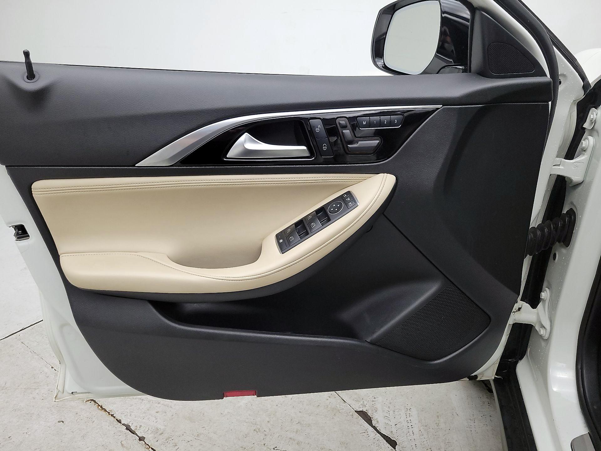 Thumbnail: 2019 INFINITI QX30 - 12