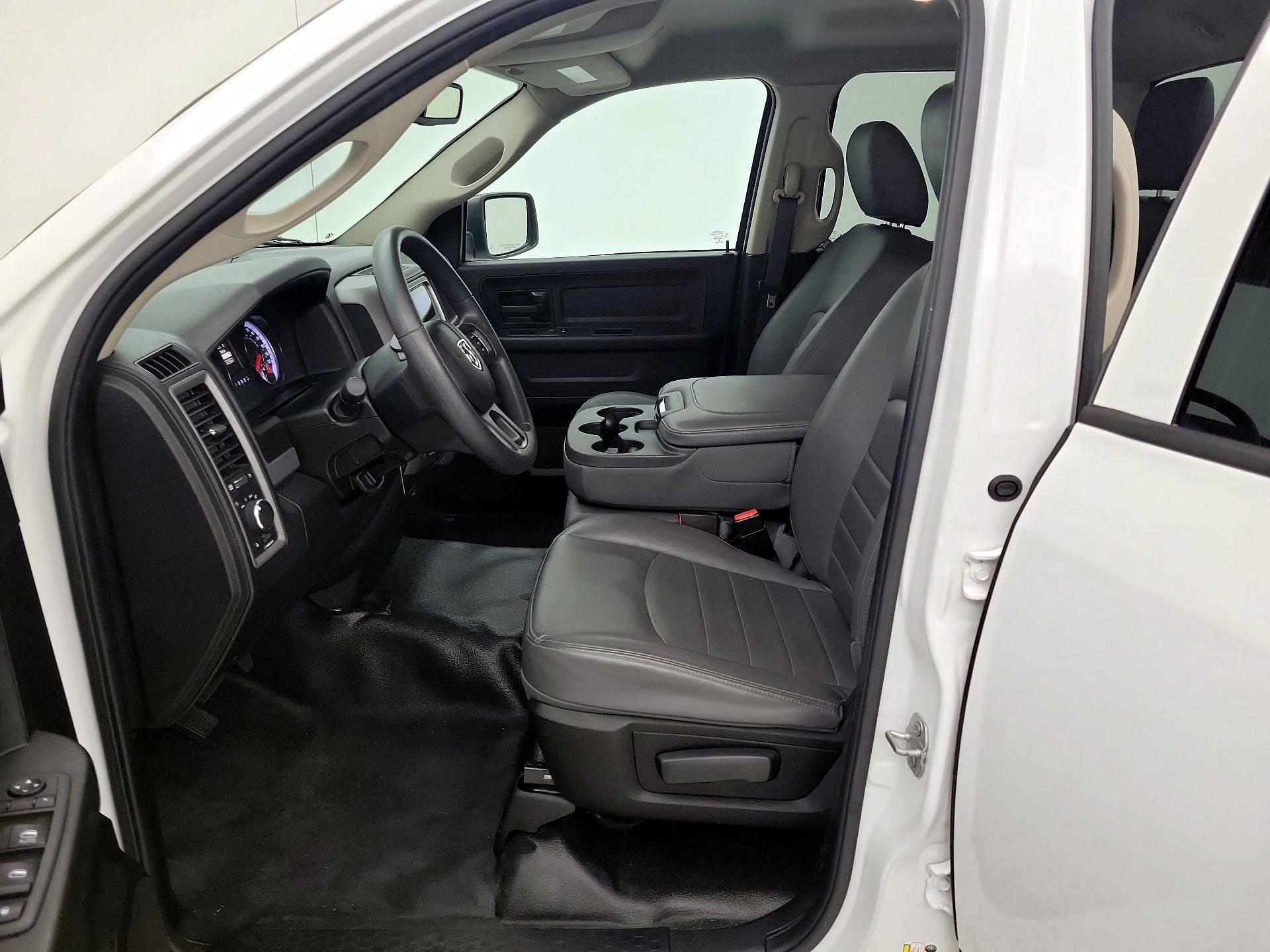 Thumbnail: 2019 RAM 1500 Classic - 11