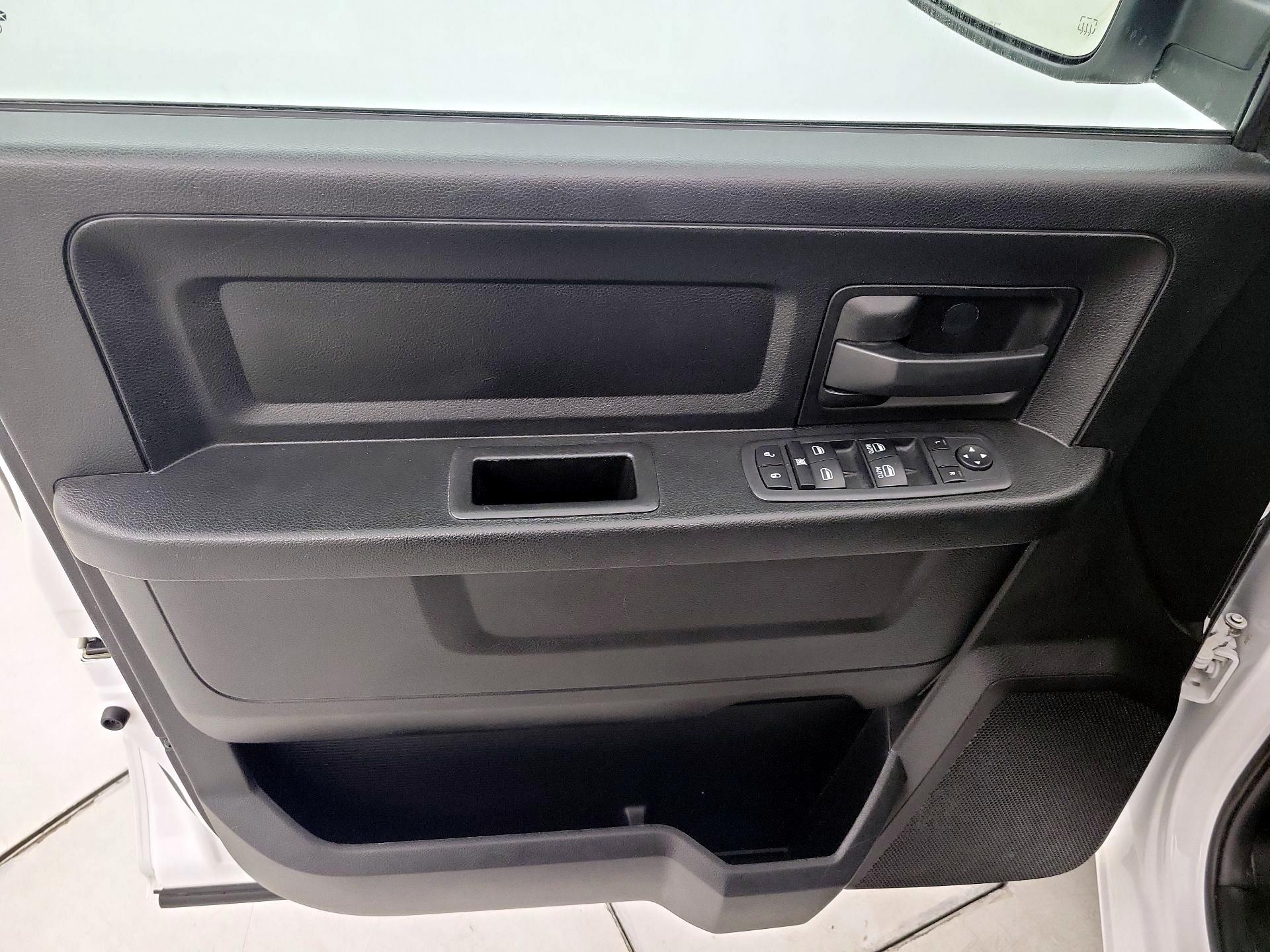 Thumbnail: 2019 RAM 1500 Classic - 12