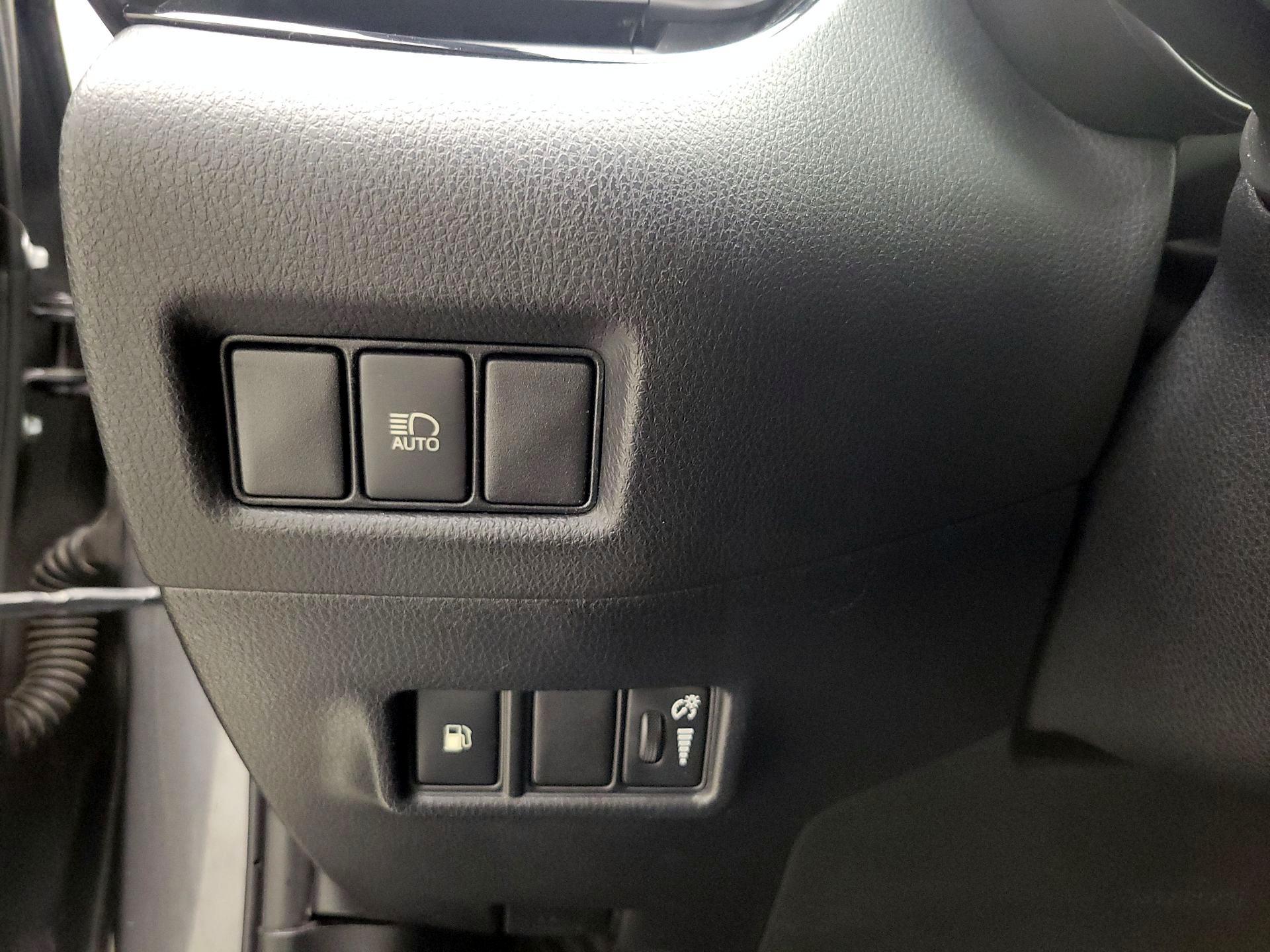 Thumbnail: 2018 Toyota C-HR - 11