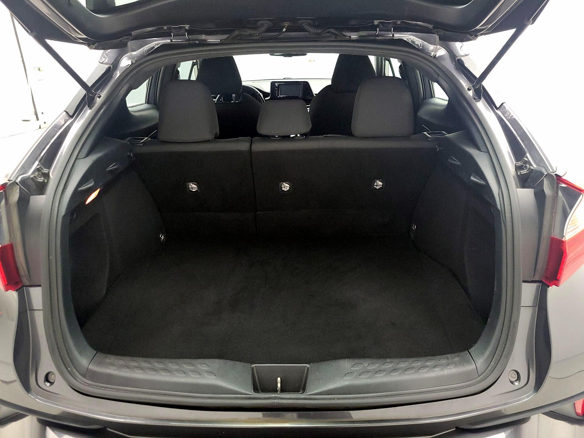 Thumbnail: 2018 Toyota C-HR - 18