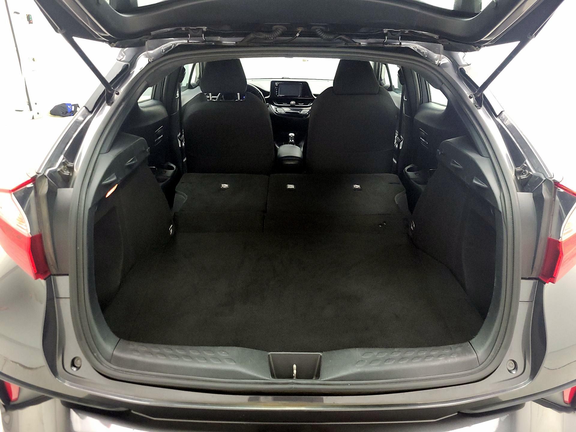 Thumbnail: 2018 Toyota C-HR - 19