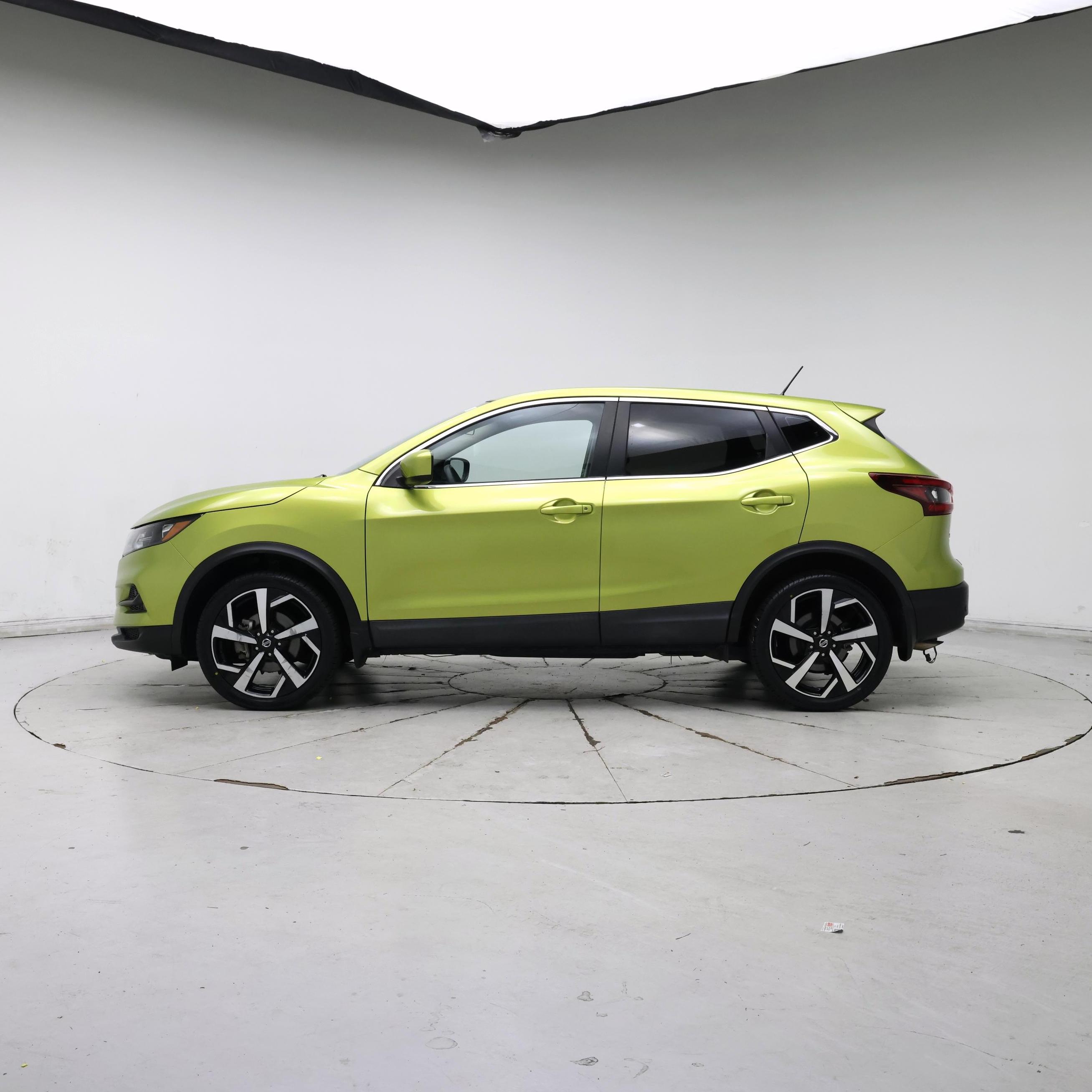 Thumbnail: 2020 Nissan Rogue Sport - 3
