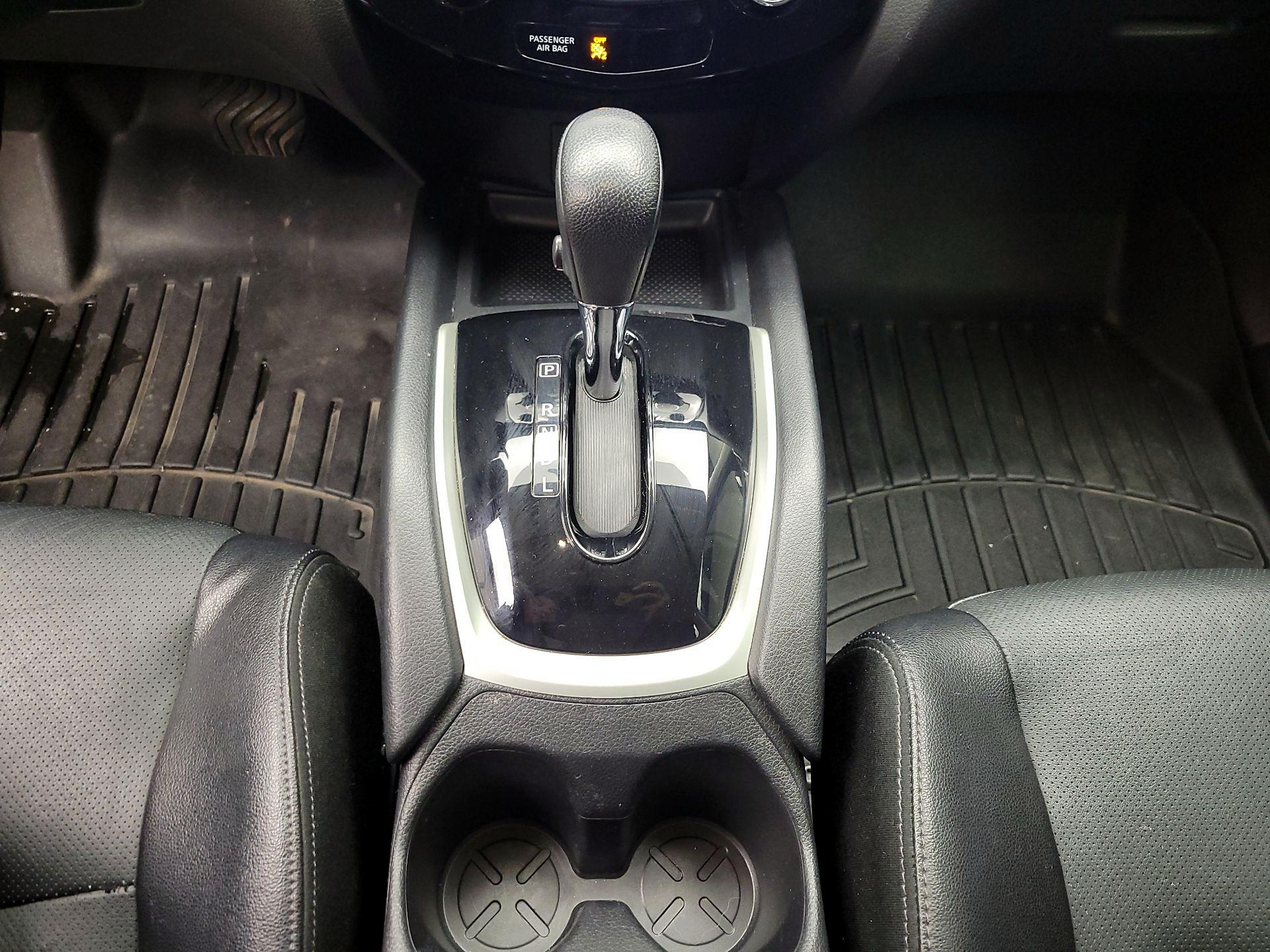 Thumbnail: 2016 Nissan Rogue - 18