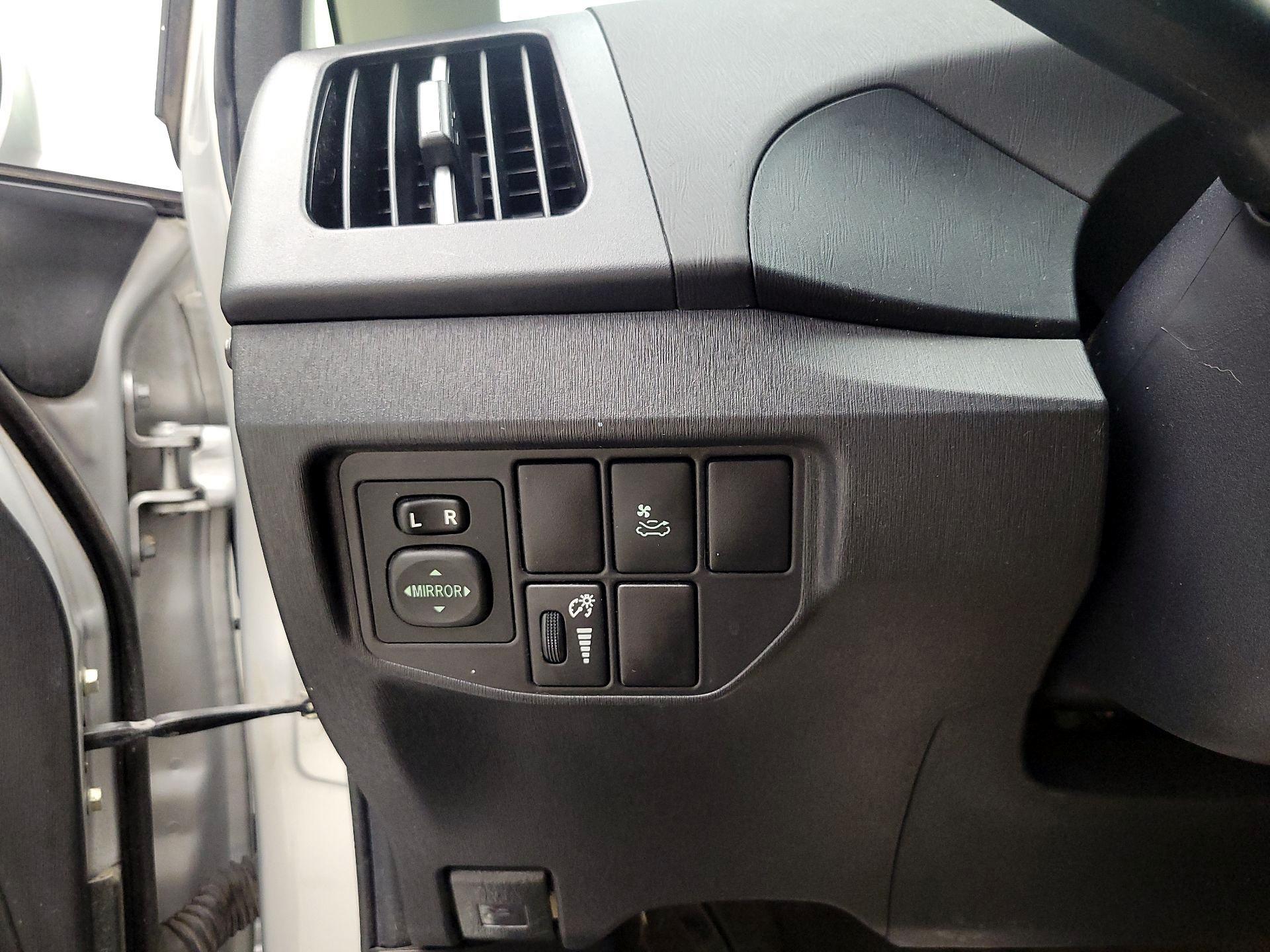 Thumbnail: 2014 Toyota Prius - 13