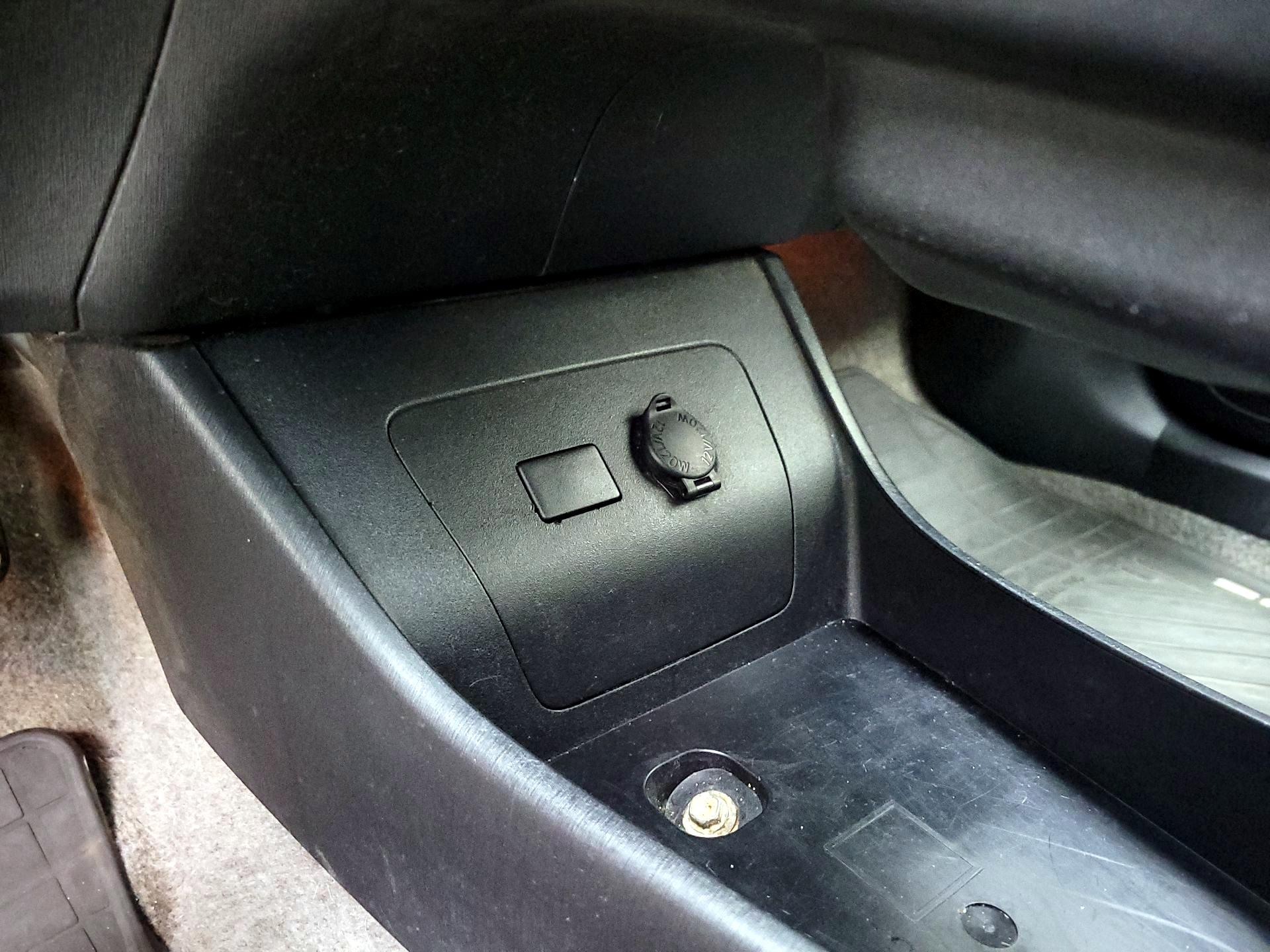 Thumbnail: 2014 Toyota Prius - 18