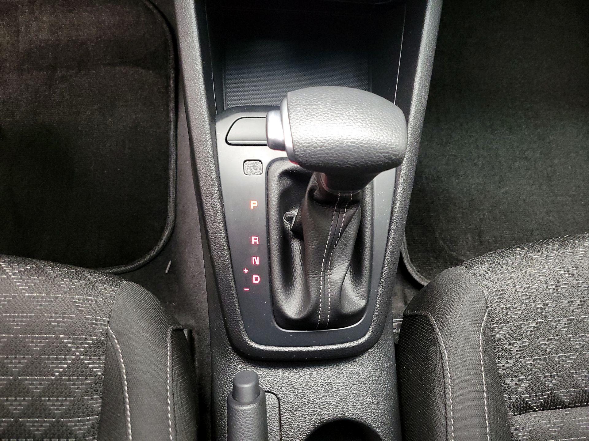 Thumbnail: 2022 Kia Rio5 - 17