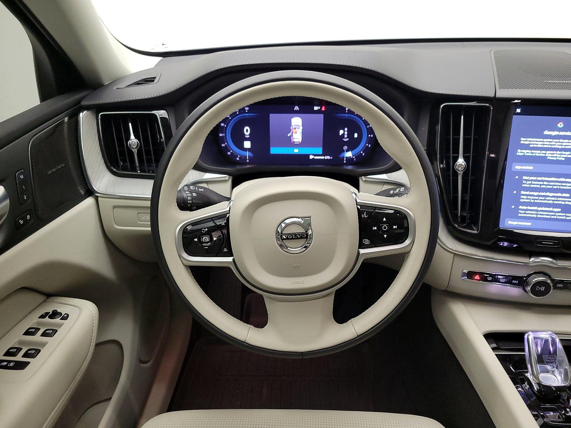 Thumbnail: 2025 Volvo XC60 - 10