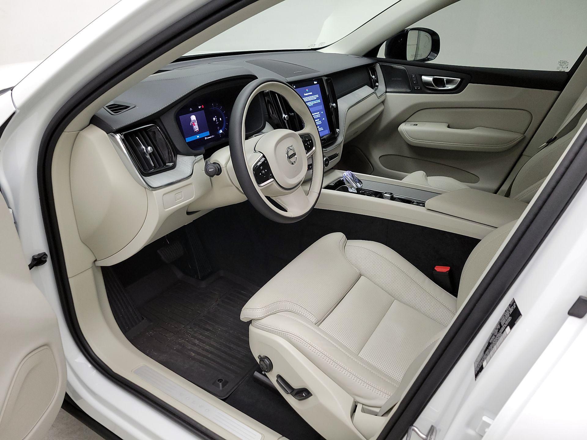 Thumbnail: 2025 Volvo XC60 - 11