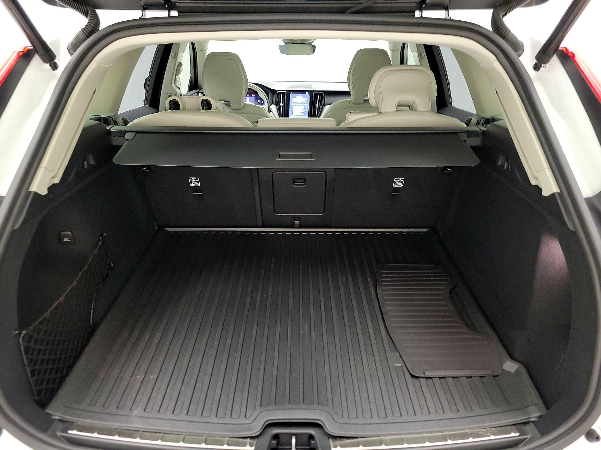Thumbnail: 2025 Volvo XC60 - 20