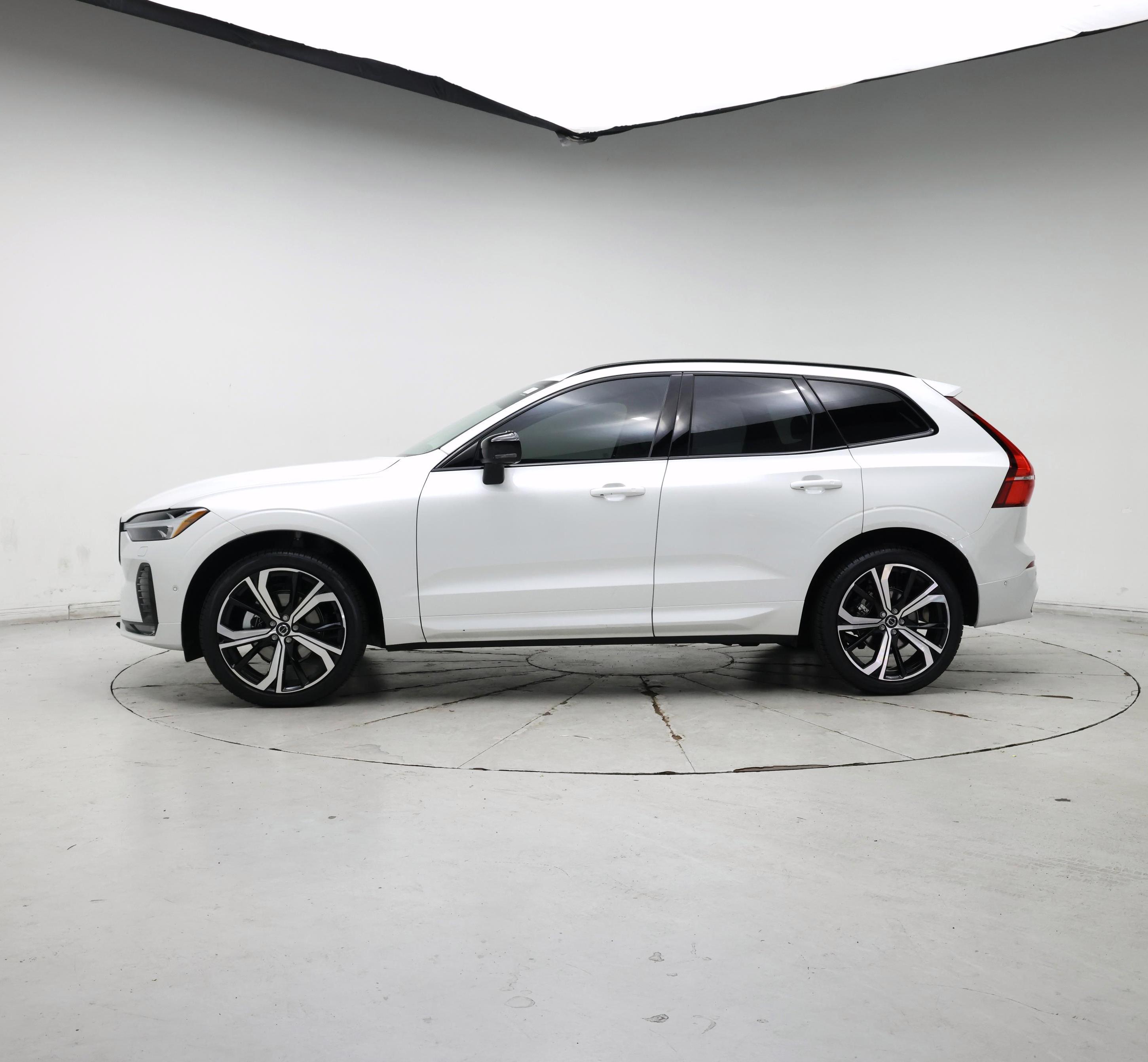 Thumbnail: 2025 Volvo XC60 - 3