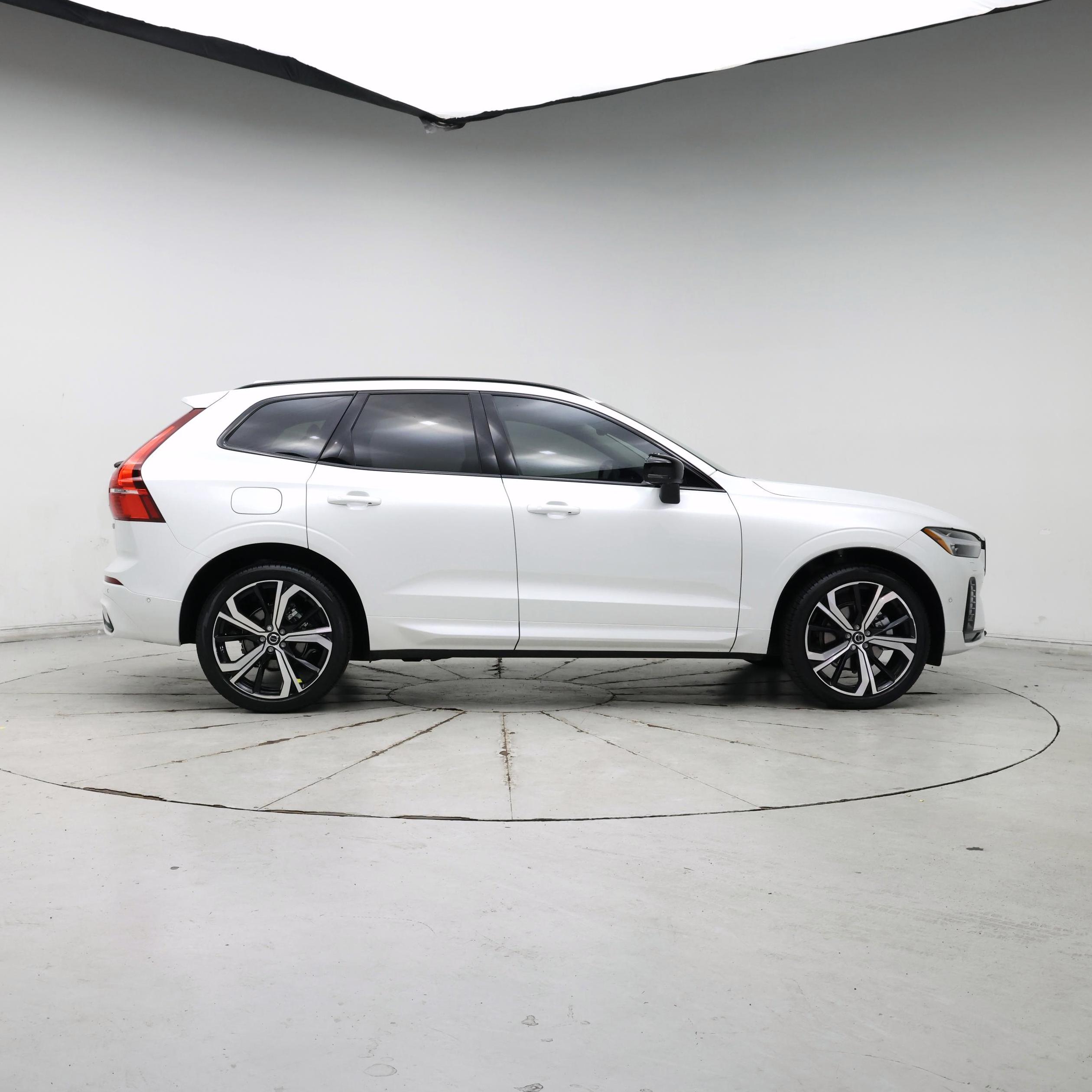Thumbnail: 2025 Volvo XC60 - 7
