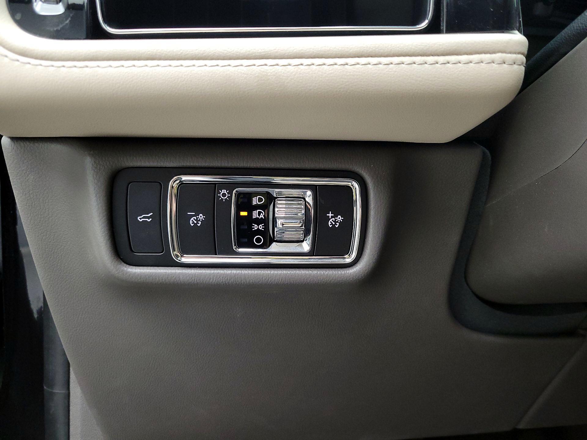 Thumbnail: 2023 Lincoln Aviator - 13