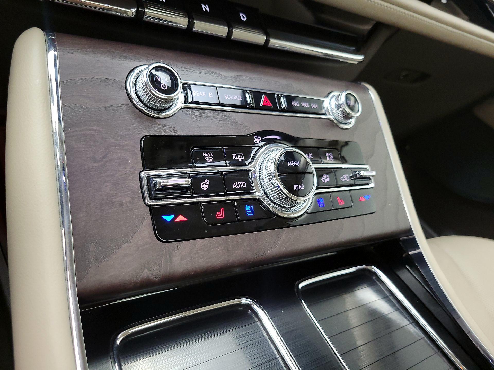 Thumbnail: 2023 Lincoln Aviator - 17