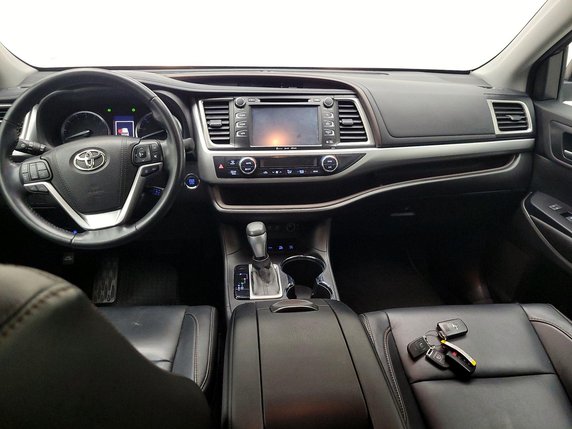 Thumbnail: 2017 Toyota Highlander - 9