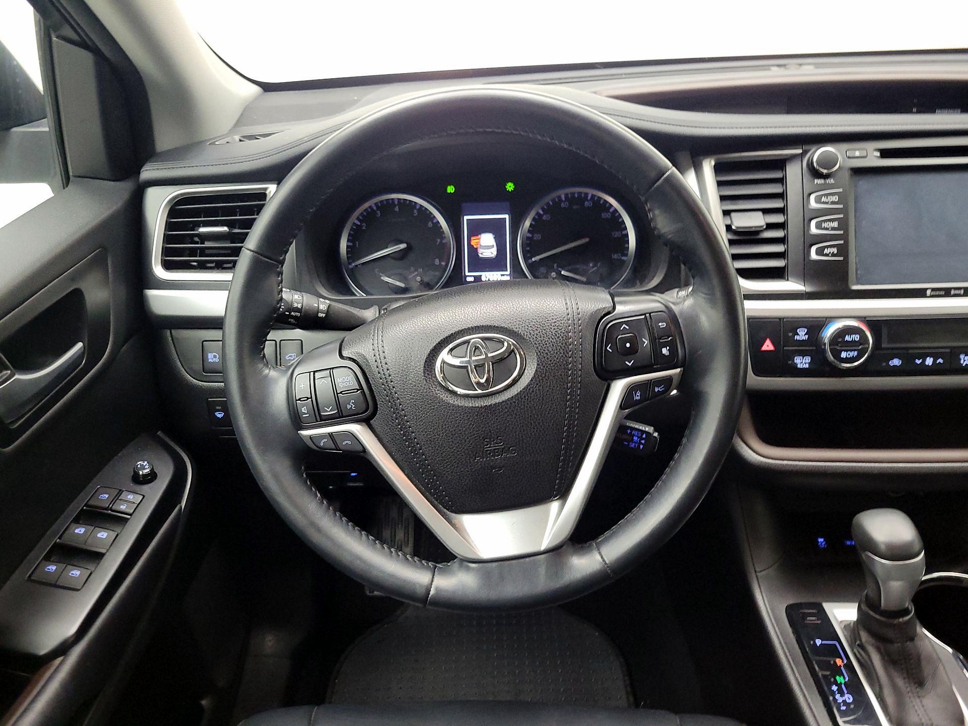 Thumbnail: 2017 Toyota Highlander - 10