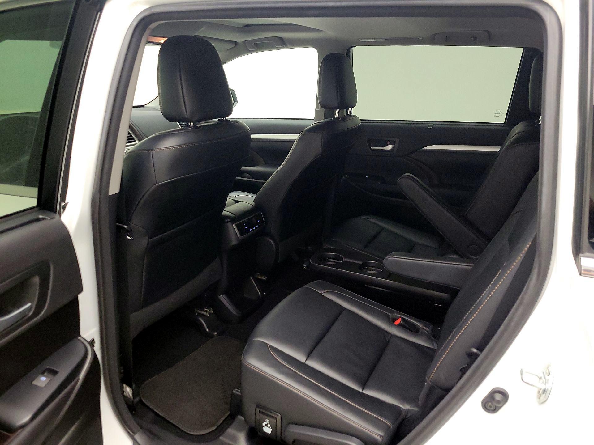 Thumbnail: 2017 Toyota Highlander - 20