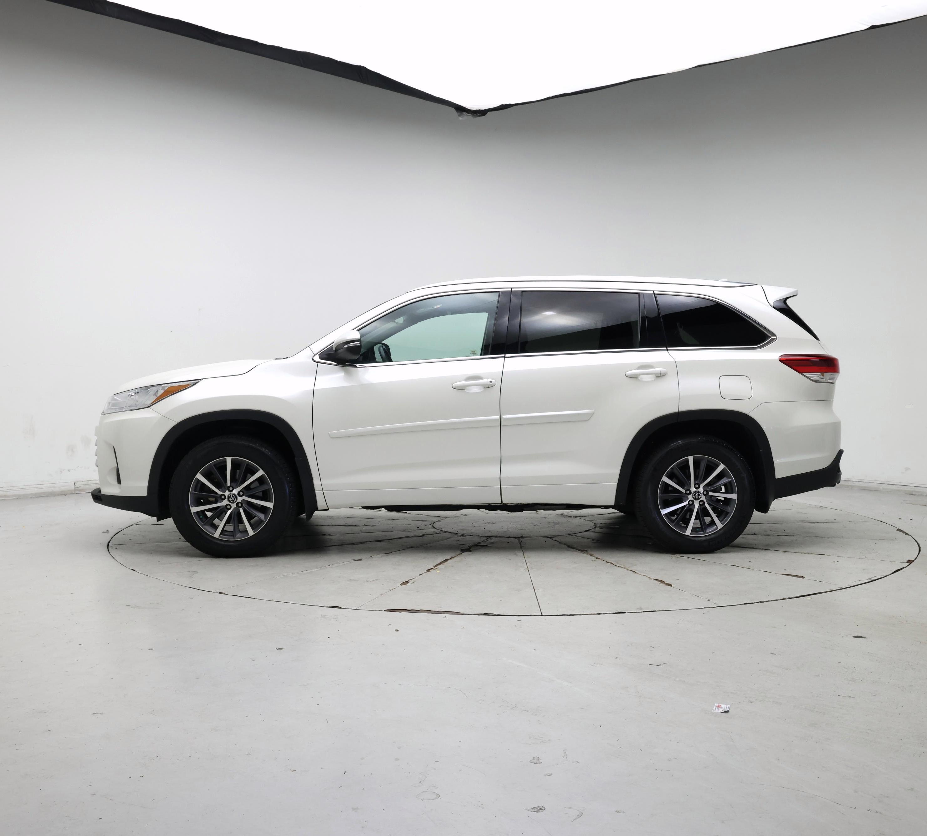 Thumbnail: 2017 Toyota Highlander - 3