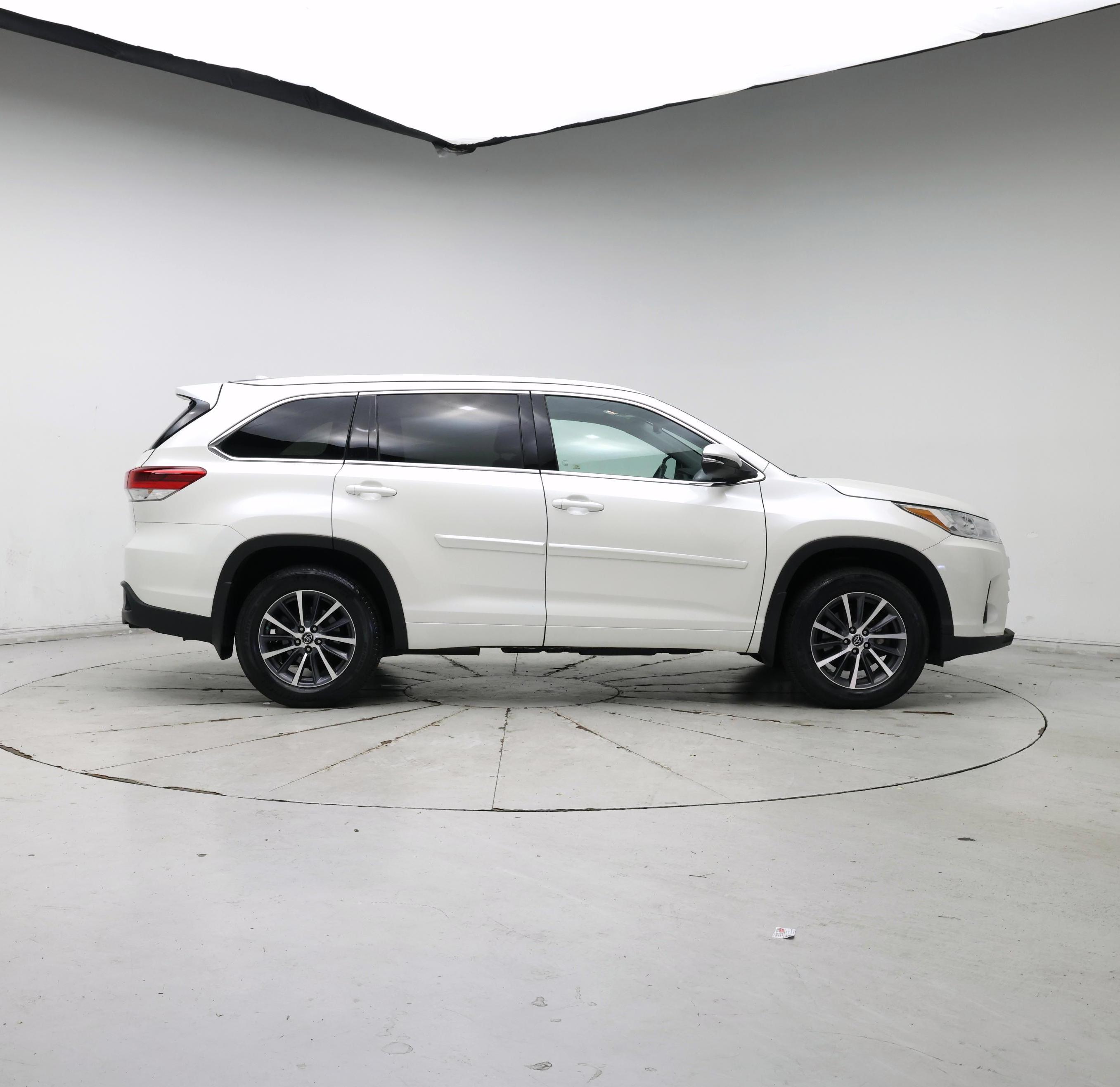 Thumbnail: 2017 Toyota Highlander - 7