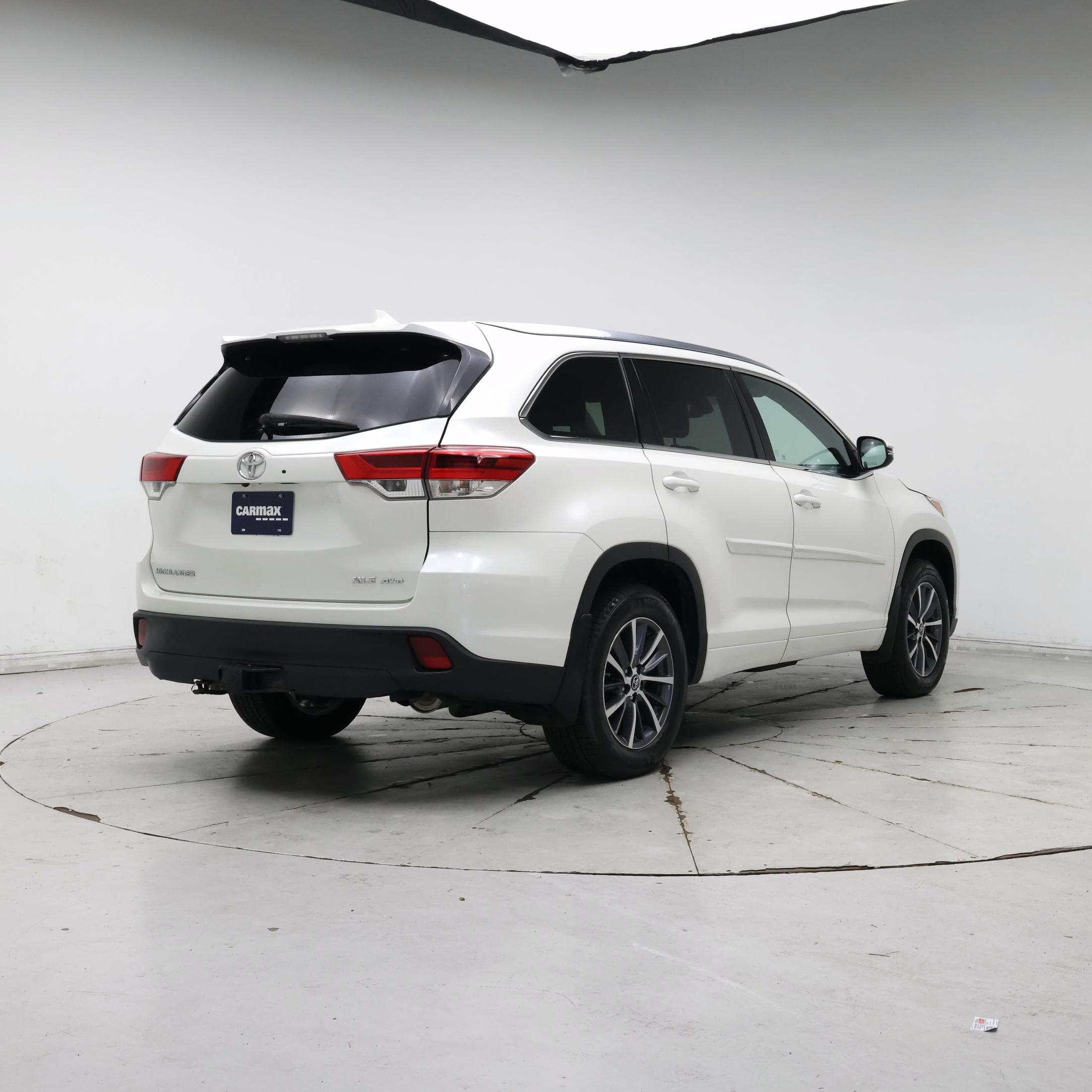 Thumbnail: 2017 Toyota Highlander - 8