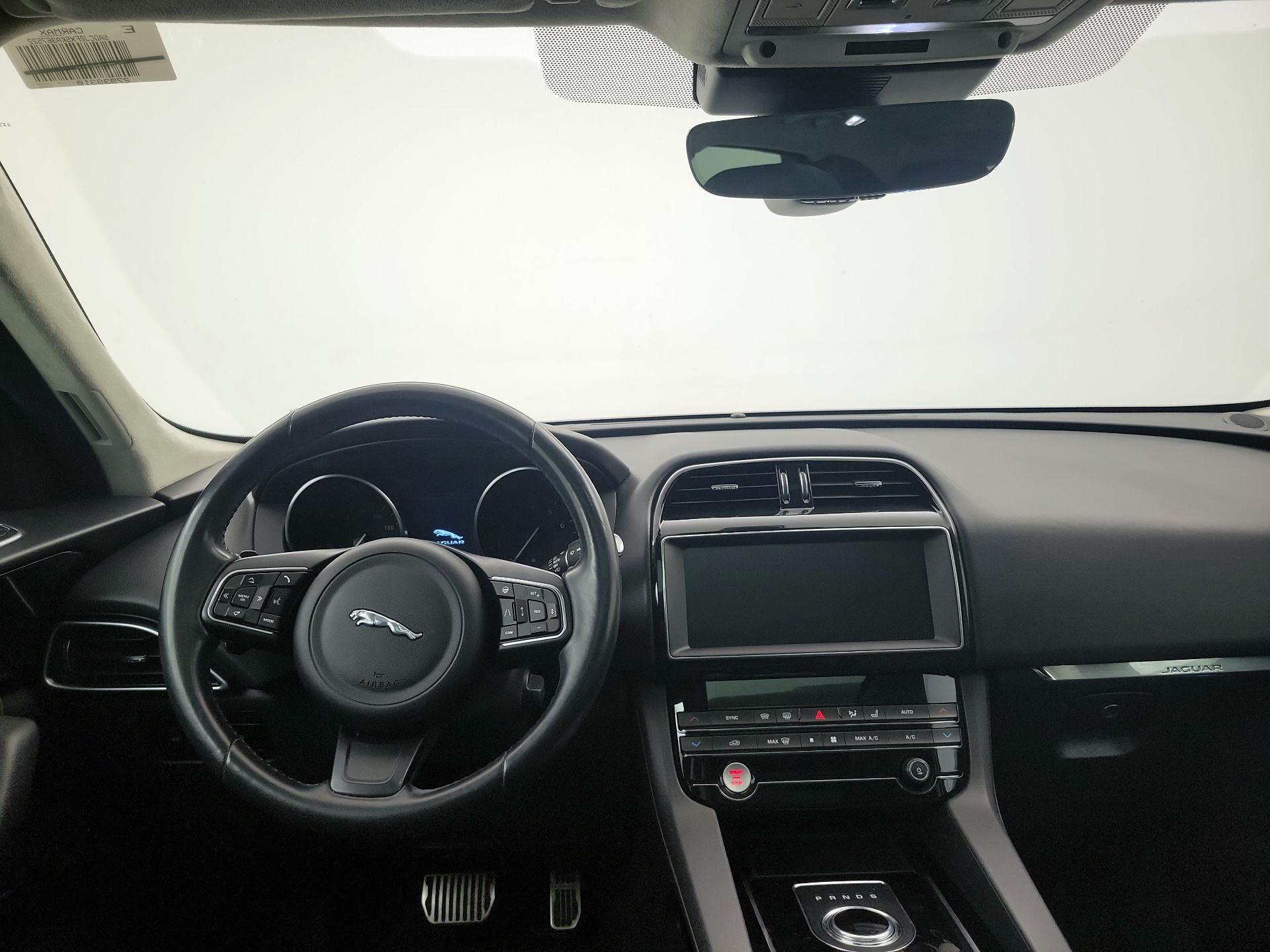 Thumbnail: 2019 Jaguar F-Pace - 9