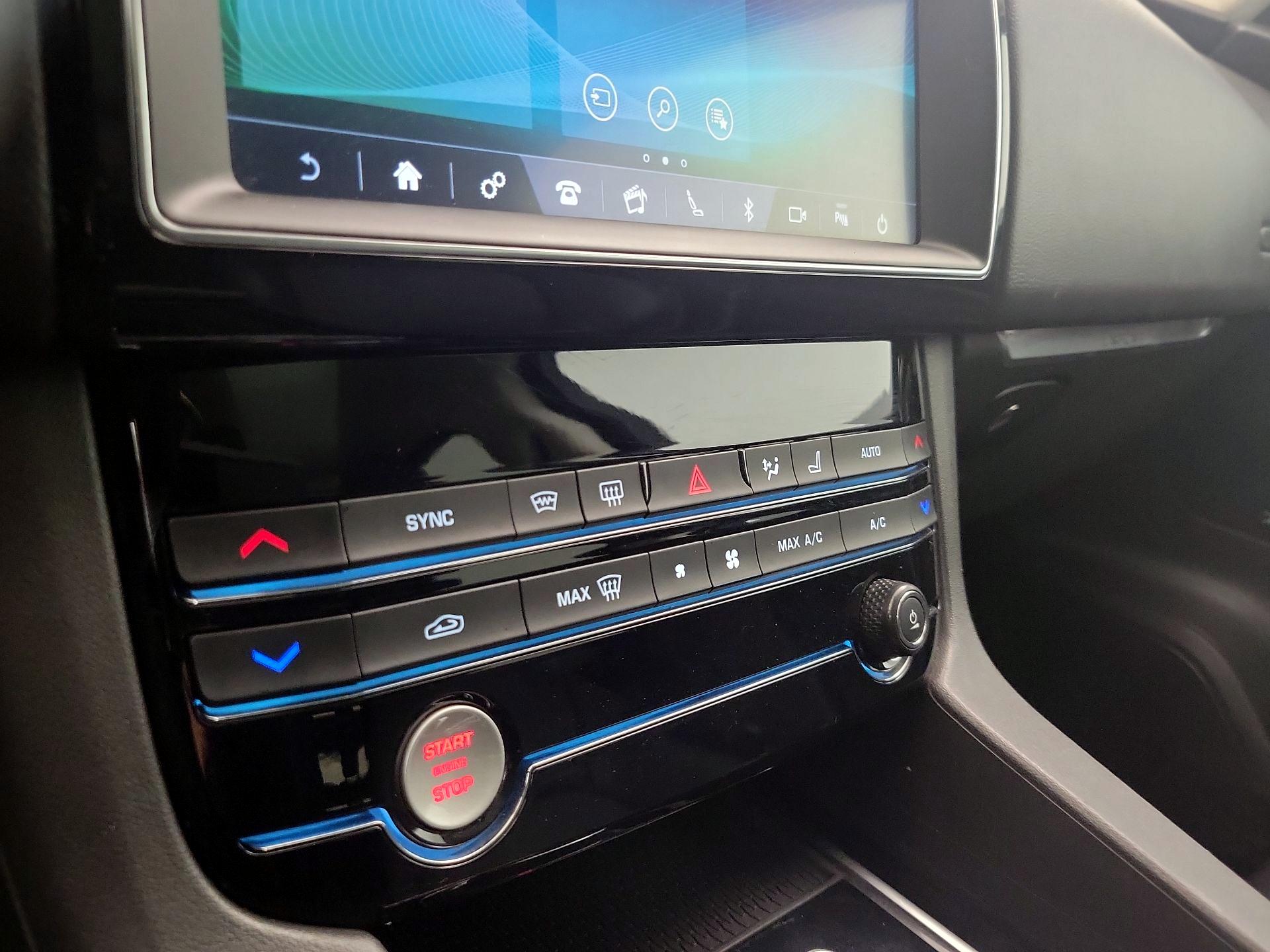 Thumbnail: 2019 Jaguar F-Pace - 16