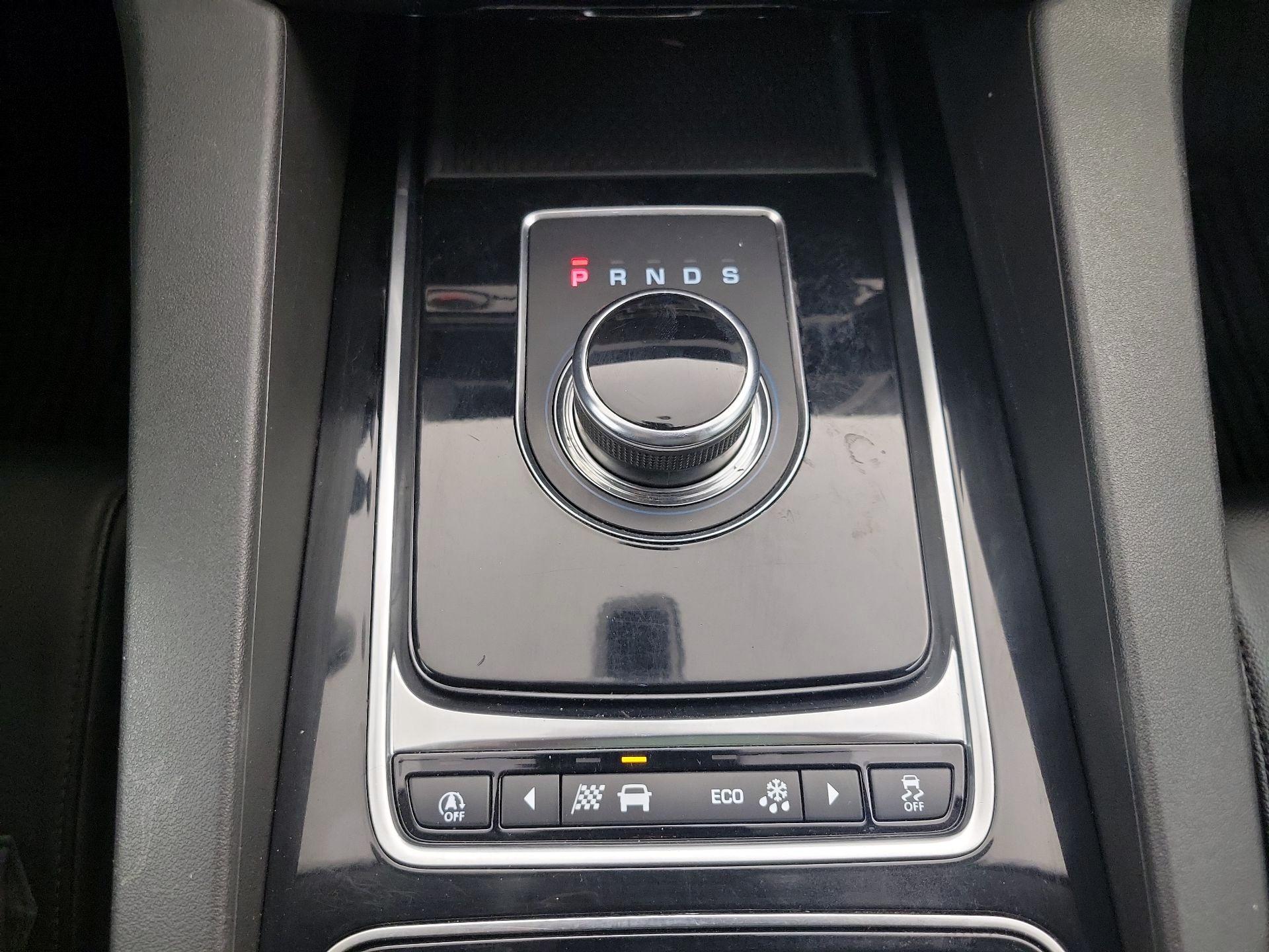 Thumbnail: 2019 Jaguar F-Pace - 17