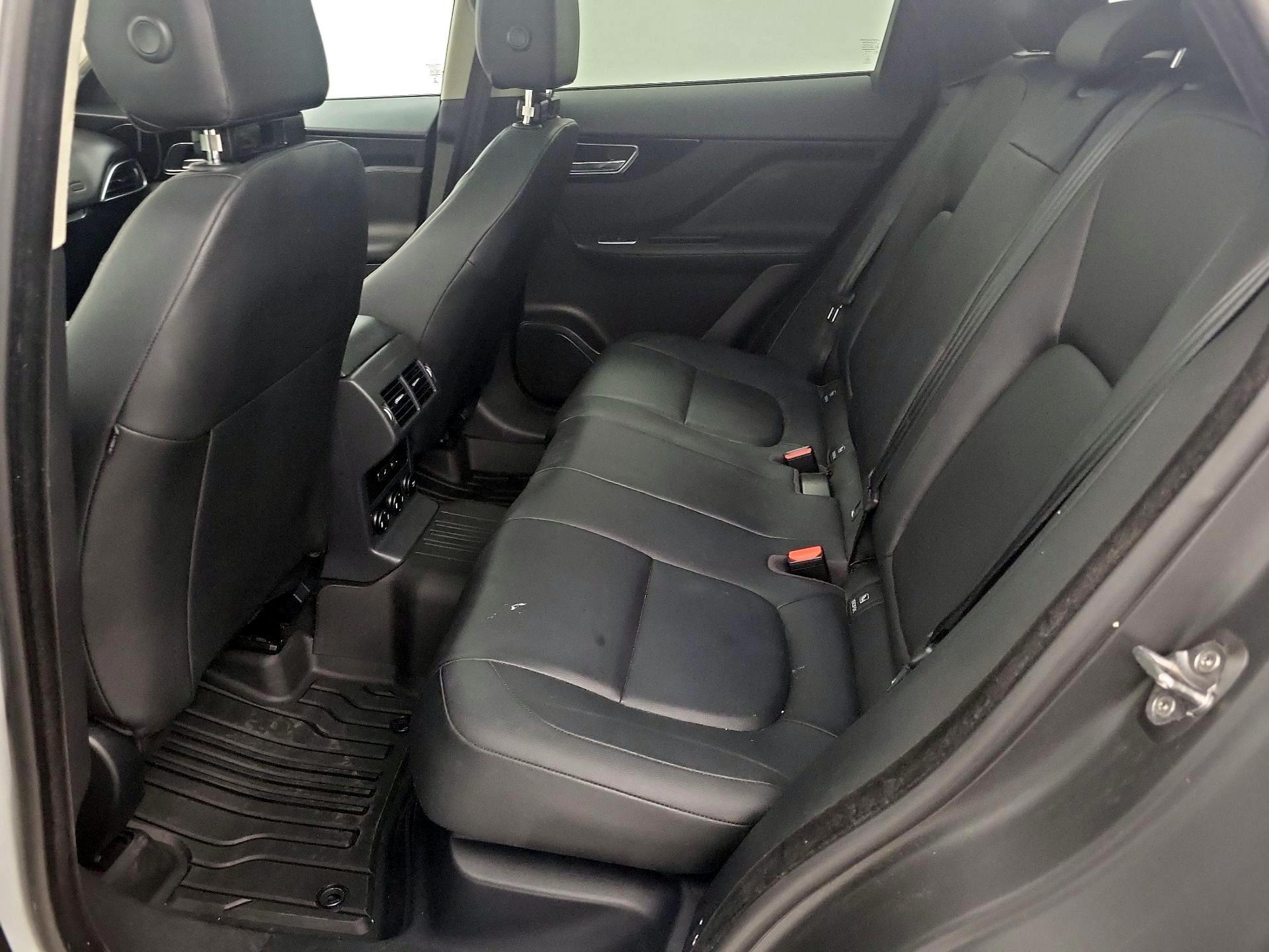 Thumbnail: 2019 Jaguar F-Pace - 20