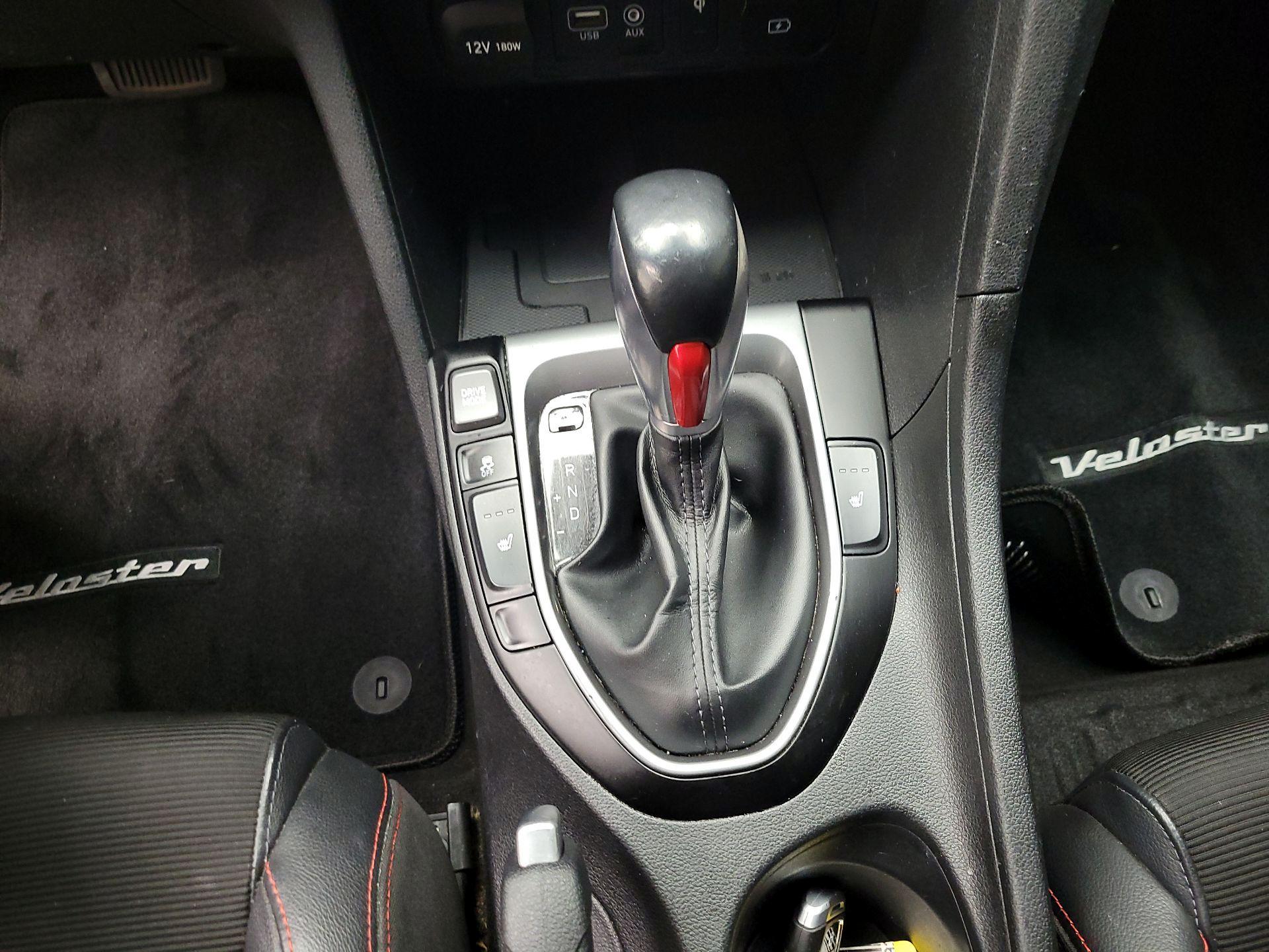 Thumbnail: 2019 Hyundai Veloster - 17