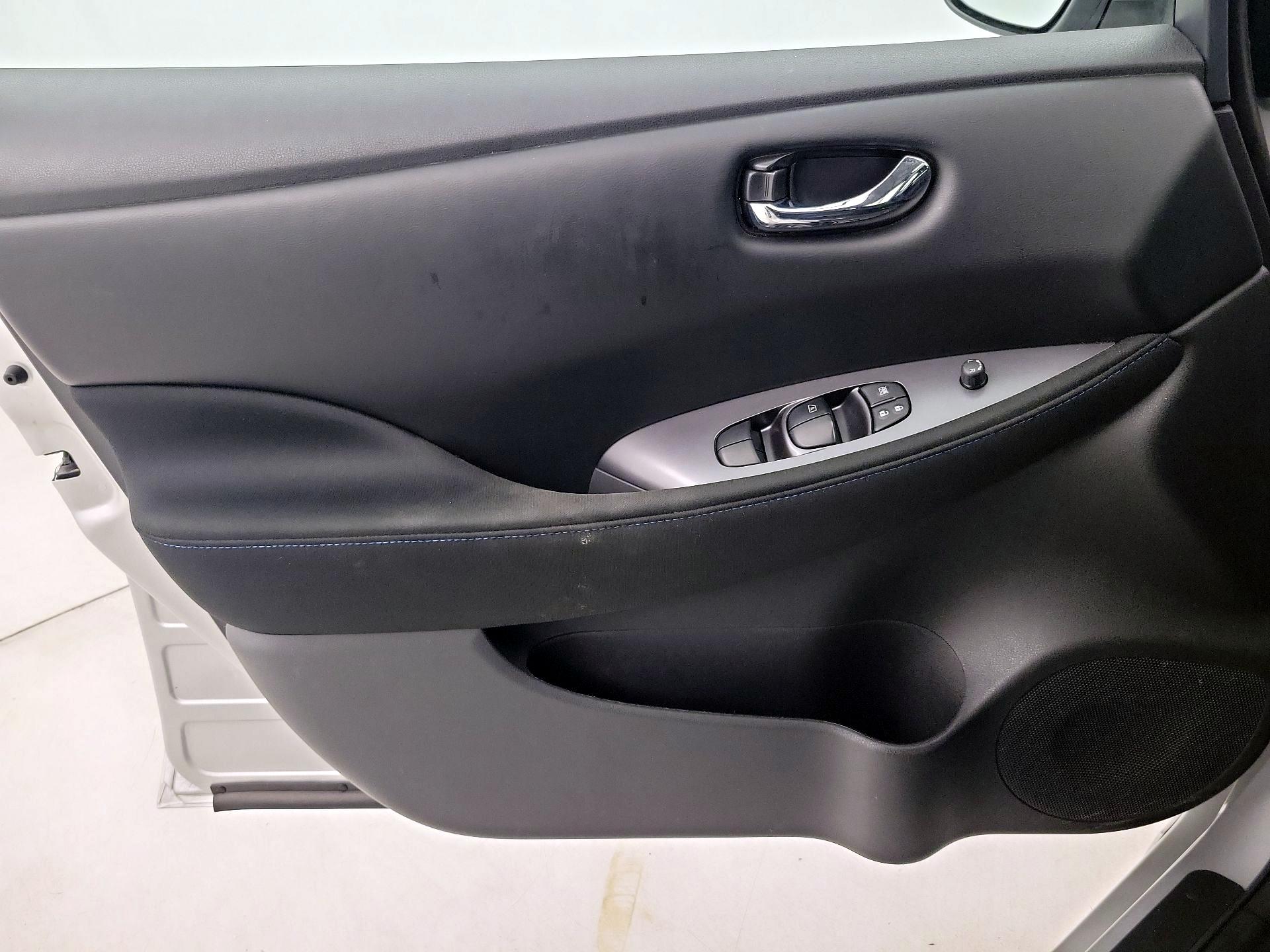Thumbnail: 2025 Nissan Leaf - 12