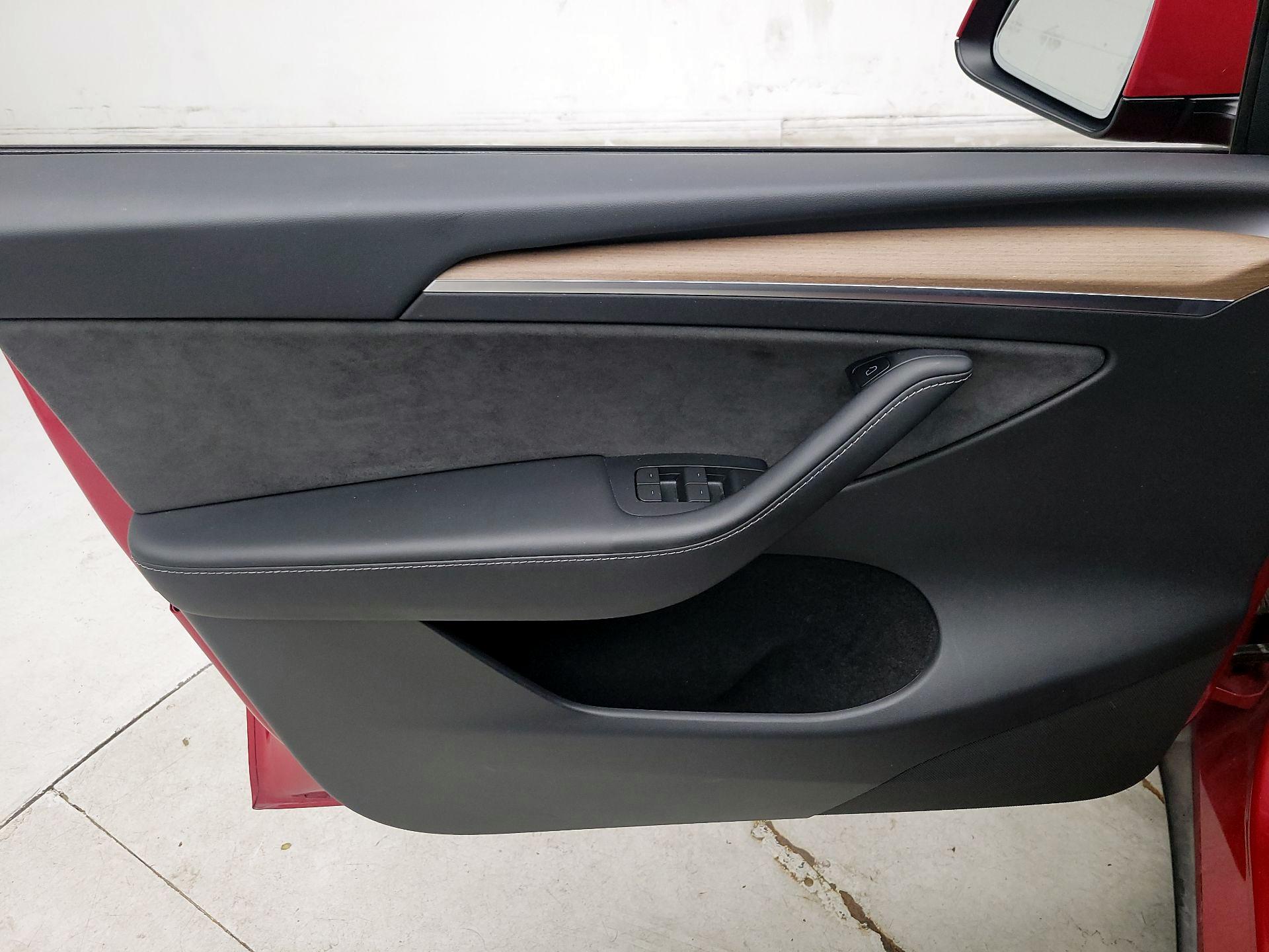 Thumbnail: 2023 Tesla Model Y - 12