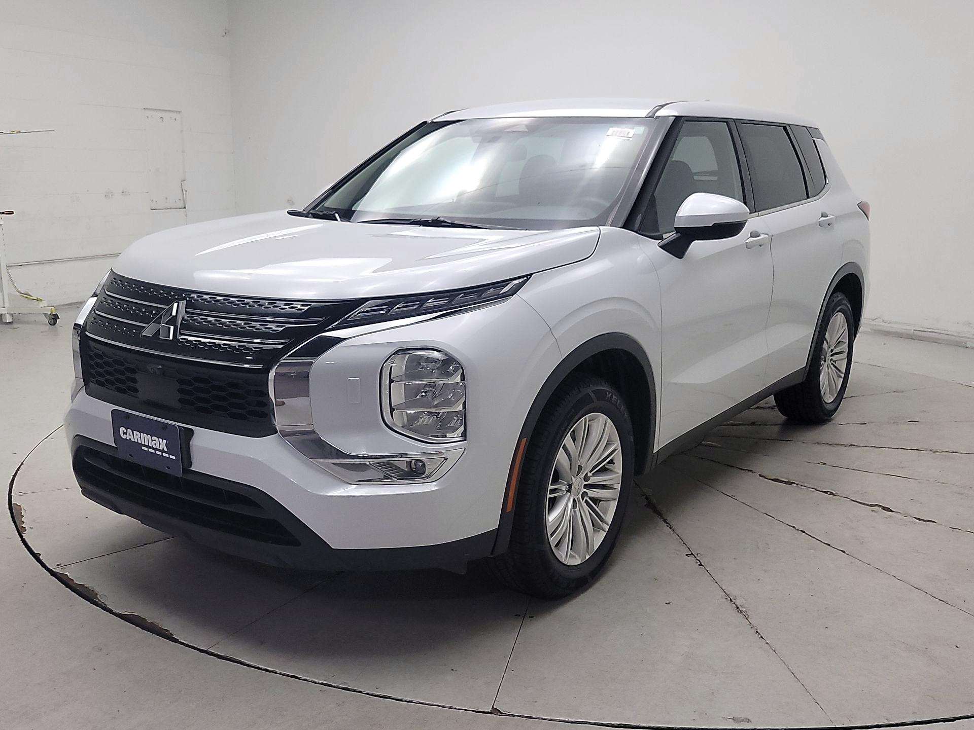 Thumbnail: 2022 Mitsubishi Outlander - 3