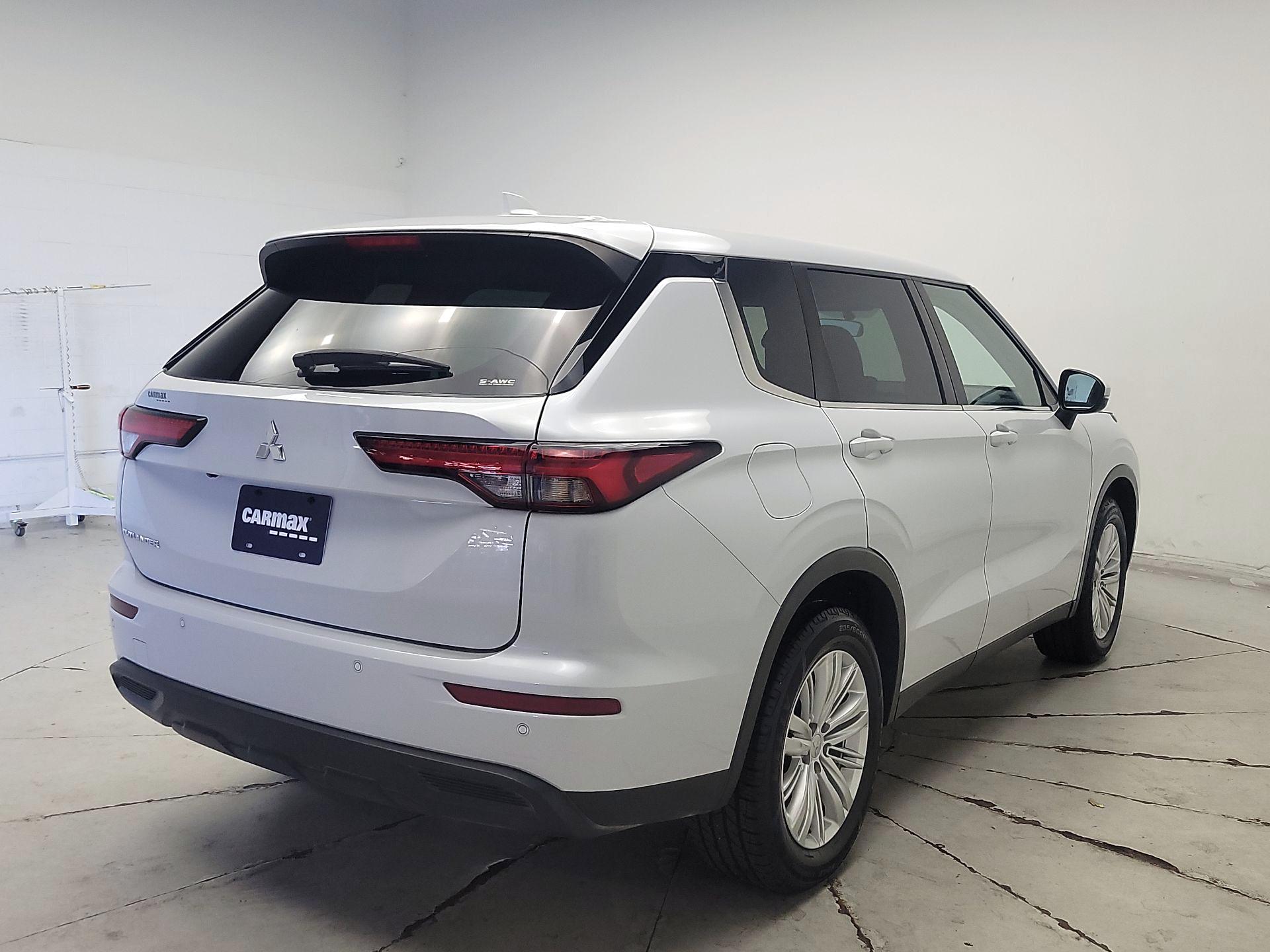 Thumbnail: 2022 Mitsubishi Outlander - 5