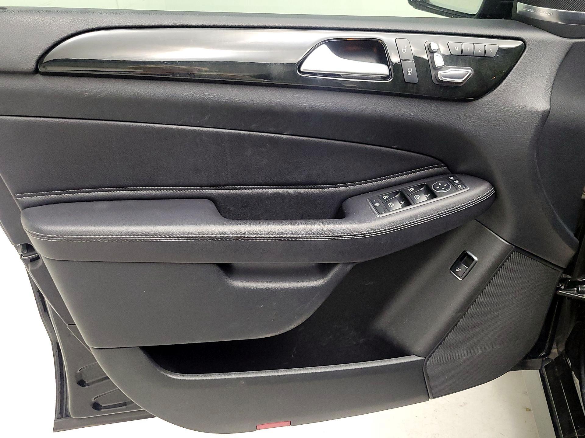 Thumbnail: 2017 Mercedes-Benz GLE - 10