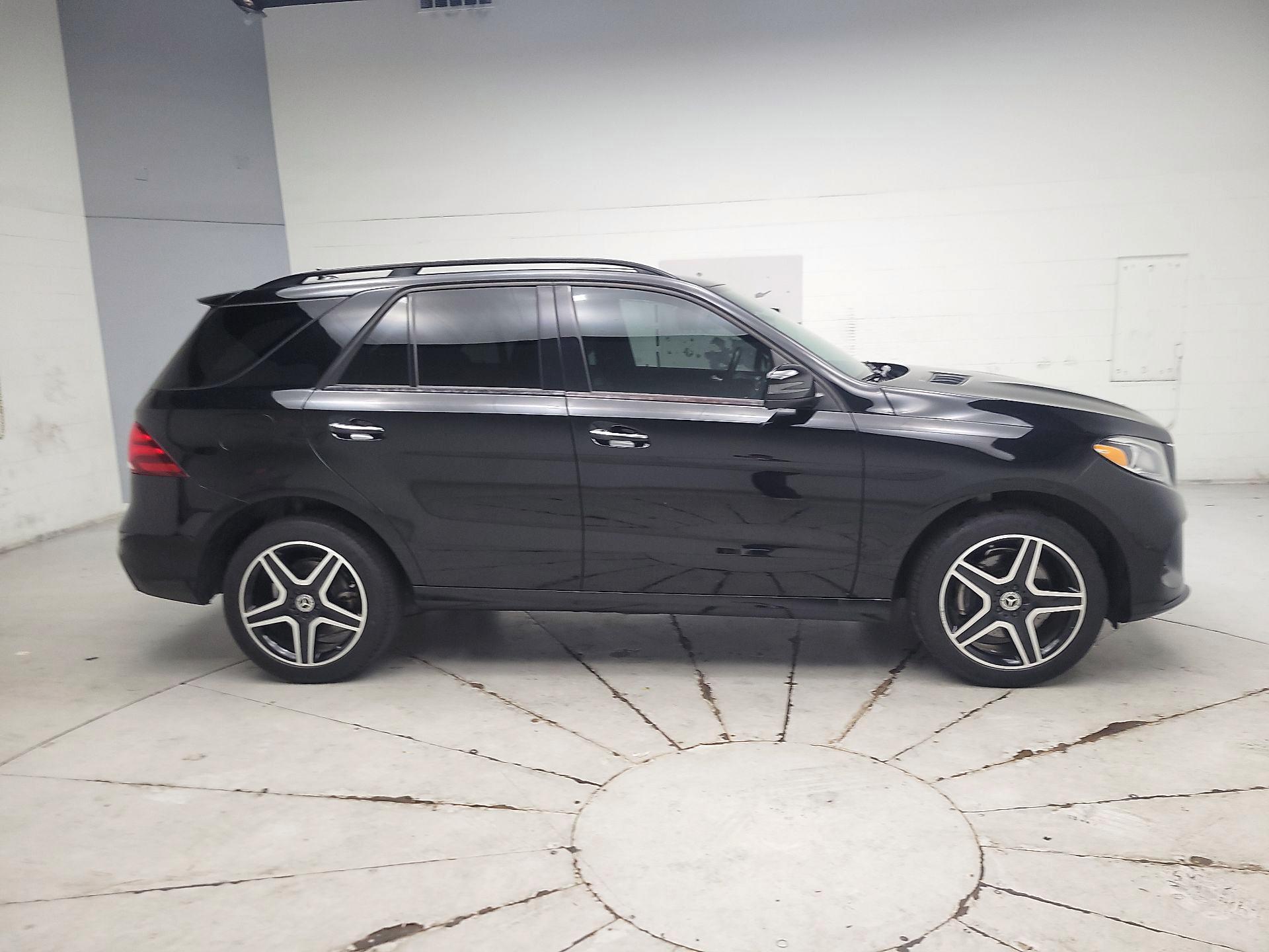 Thumbnail: 2017 Mercedes-Benz GLE - 4