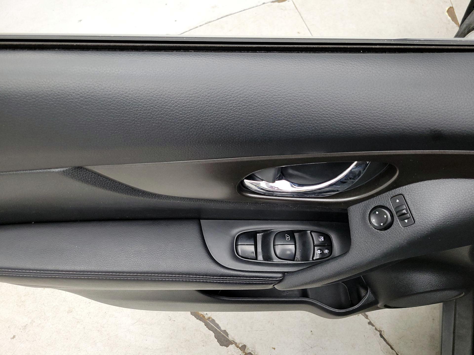 Thumbnail: 2016 Nissan Rogue - 12