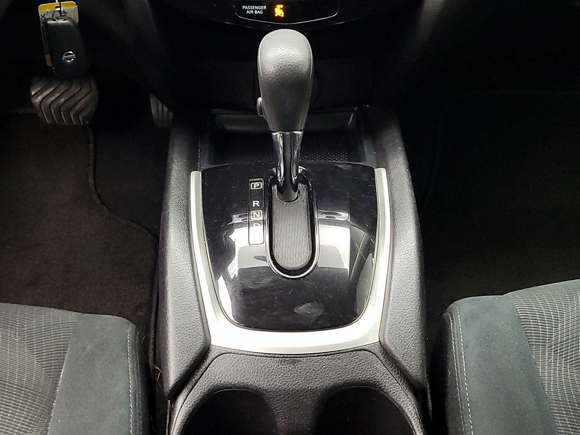 Thumbnail: 2016 Nissan Rogue - 17