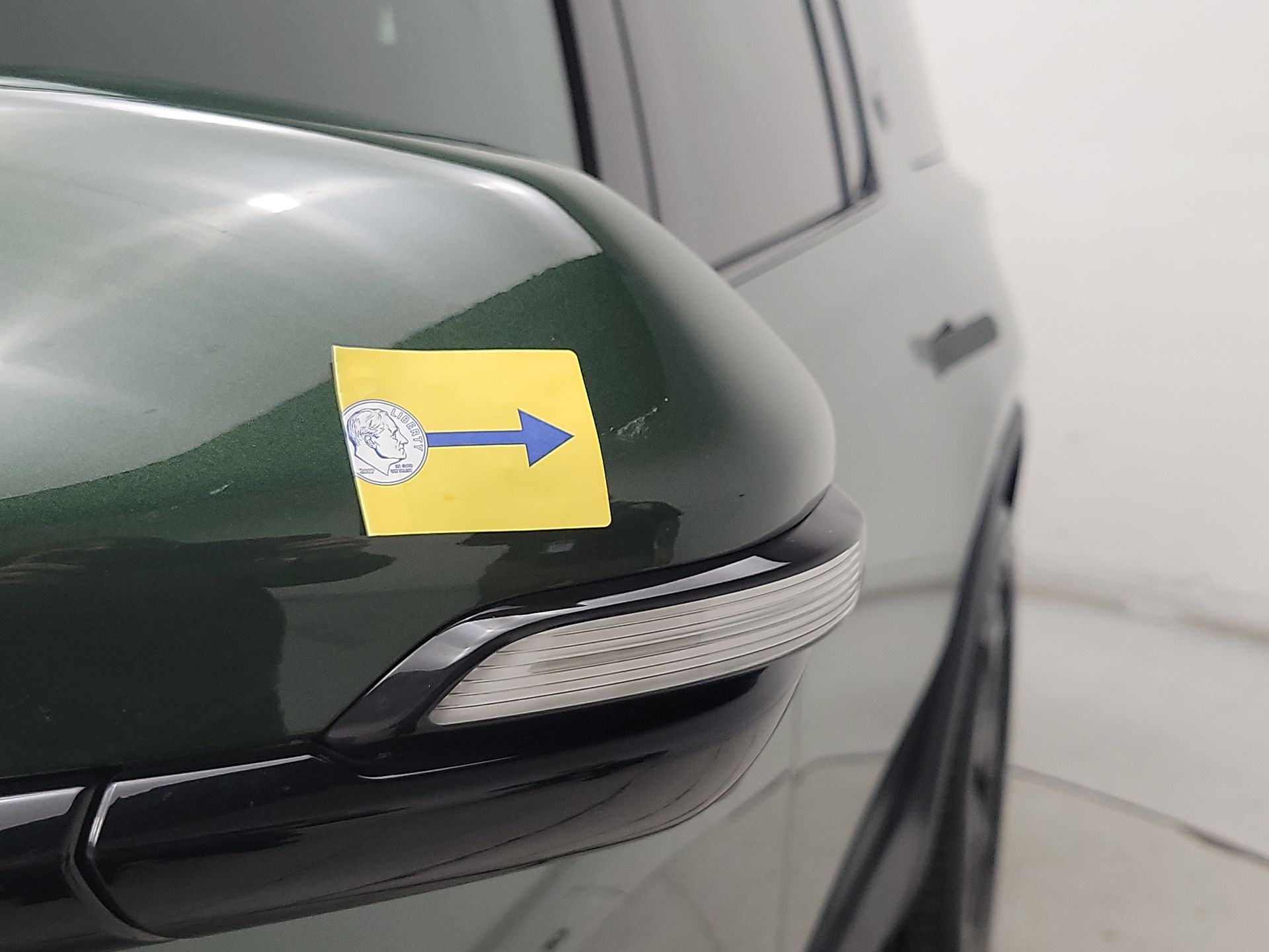 Thumbnail: 2025 Rivian R1S - 20