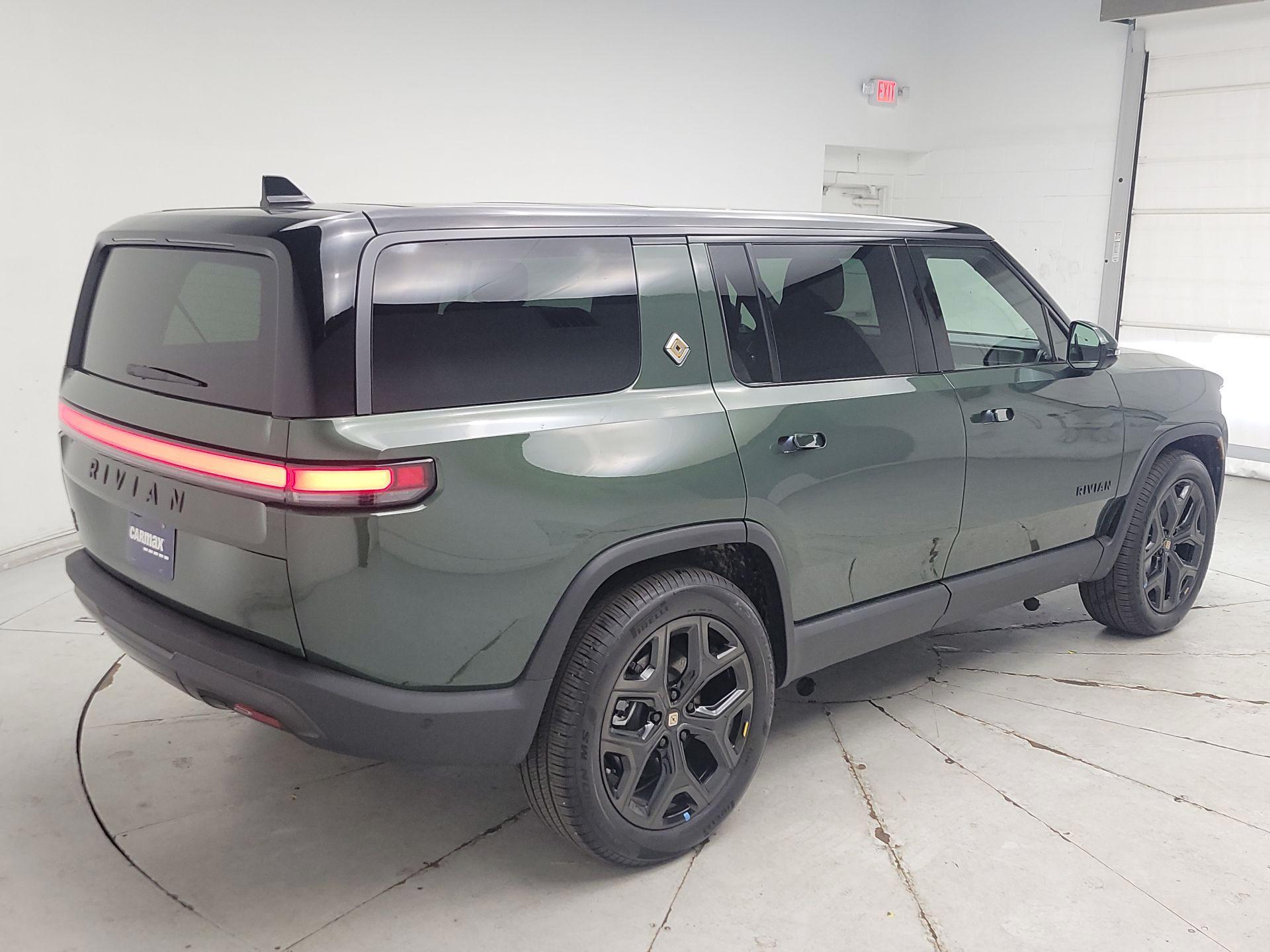 Thumbnail: 2025 Rivian R1S - 5
