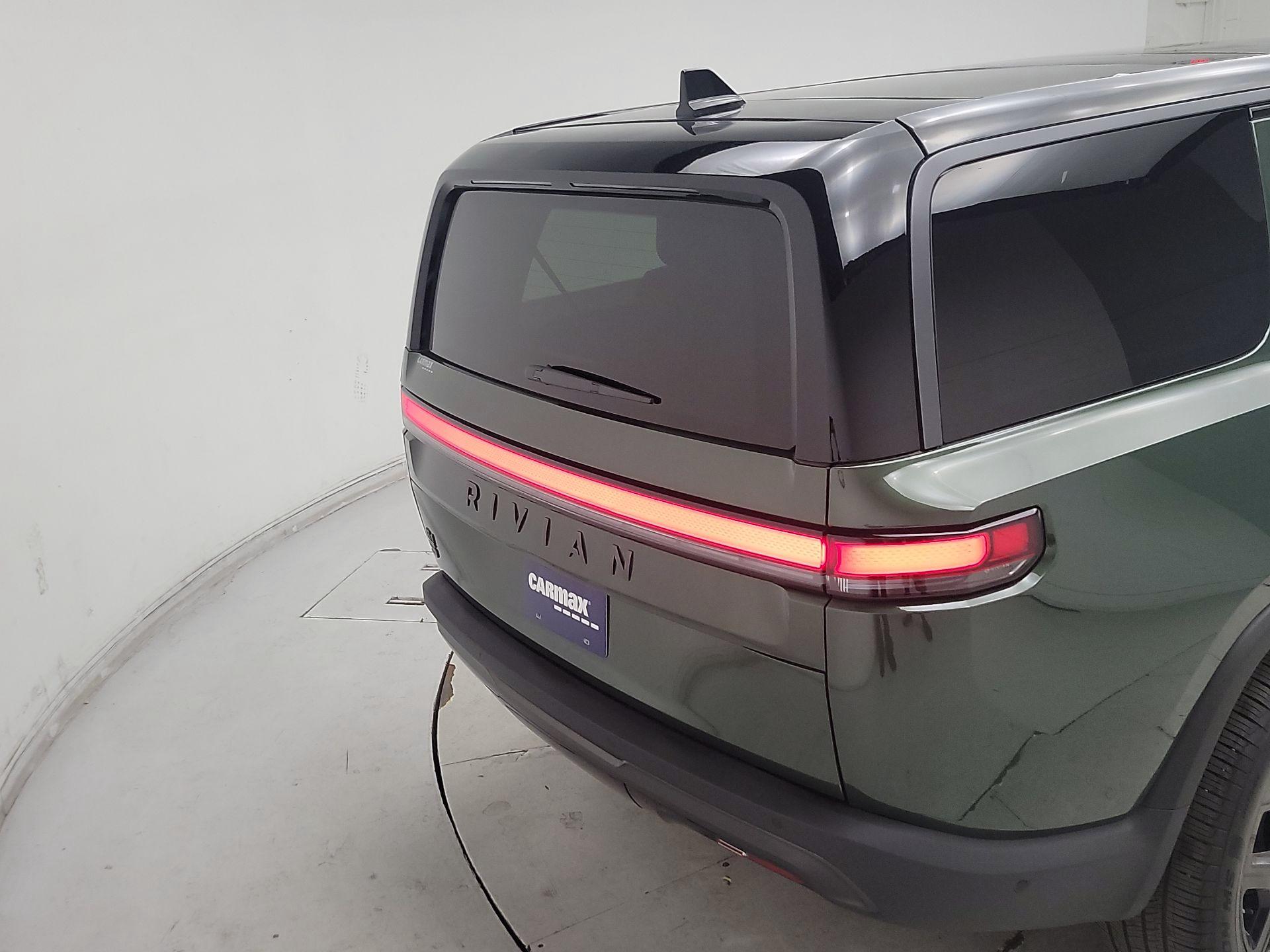 Thumbnail: 2025 Rivian R1S - 6