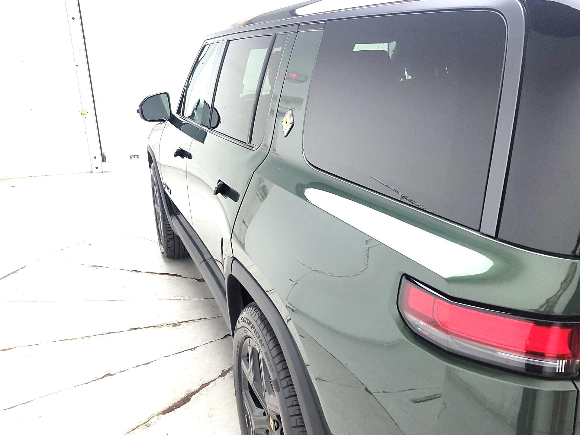 Thumbnail: 2025 Rivian R1S - 7