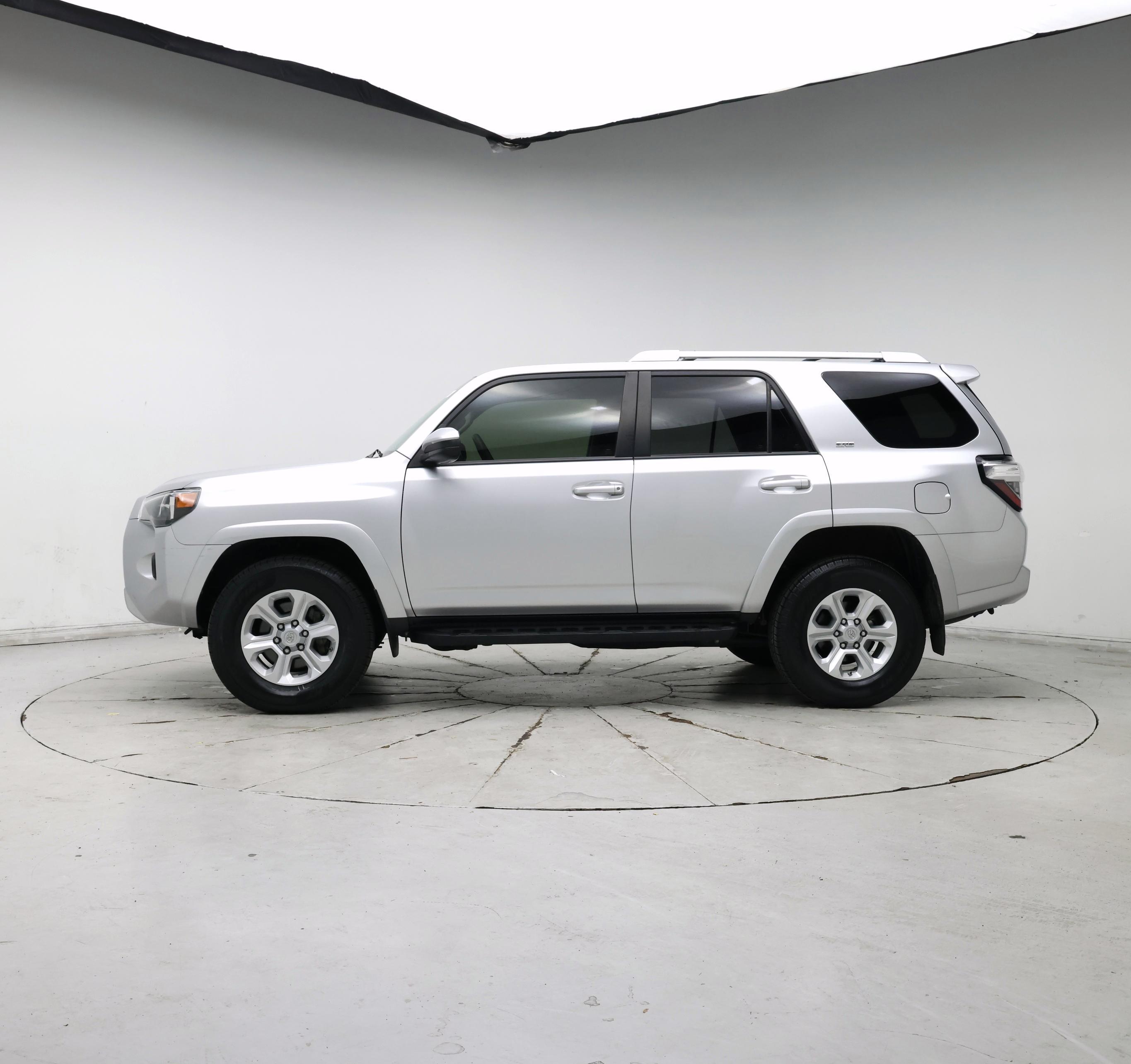 Thumbnail: 2015 Toyota 4Runner - 3