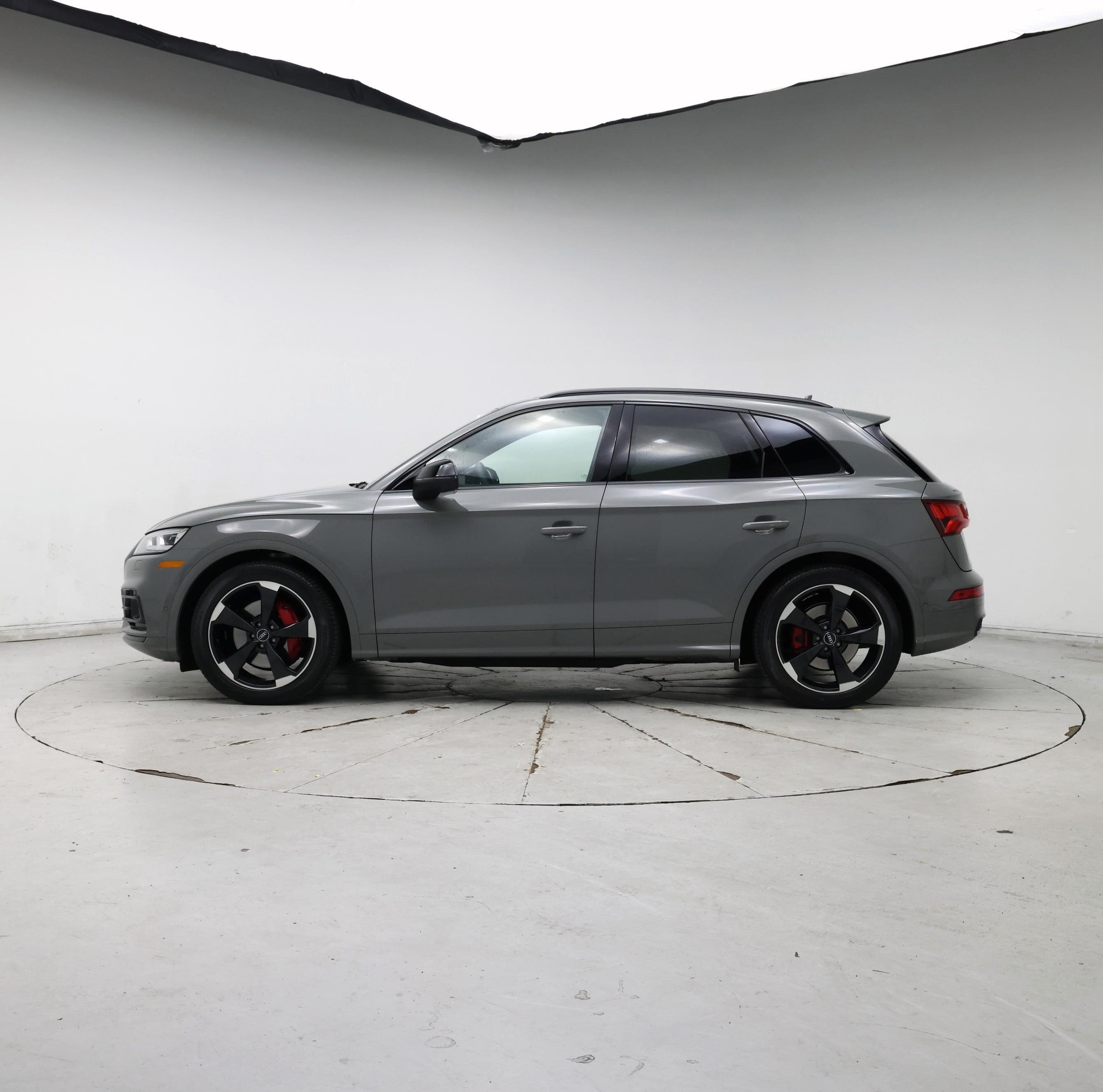 Thumbnail: 2020 Audi SQ5 - 3