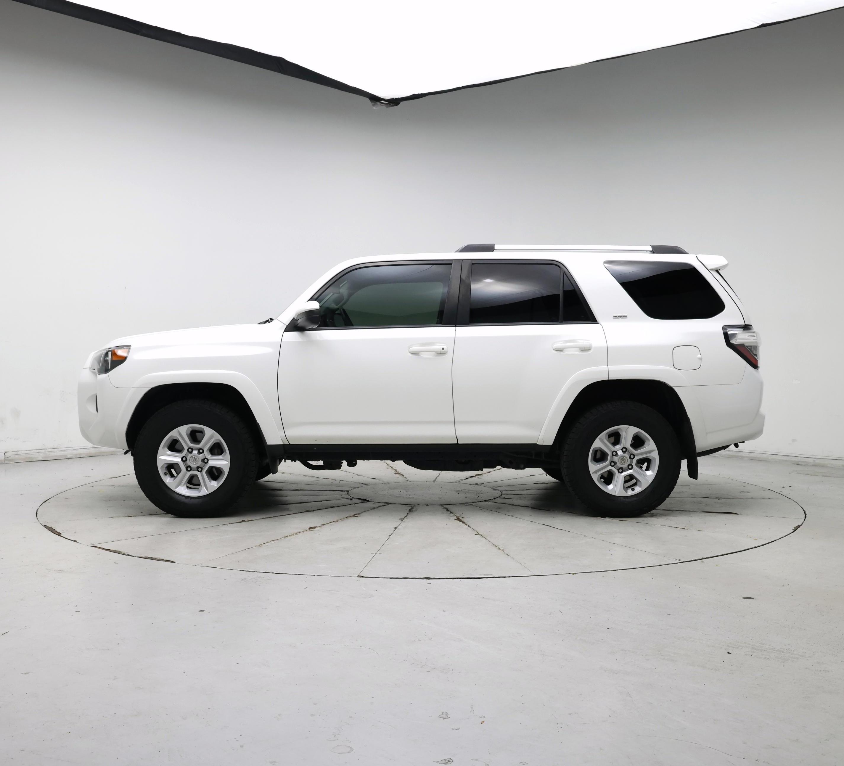 Thumbnail: 2019 Toyota 4Runner - 3