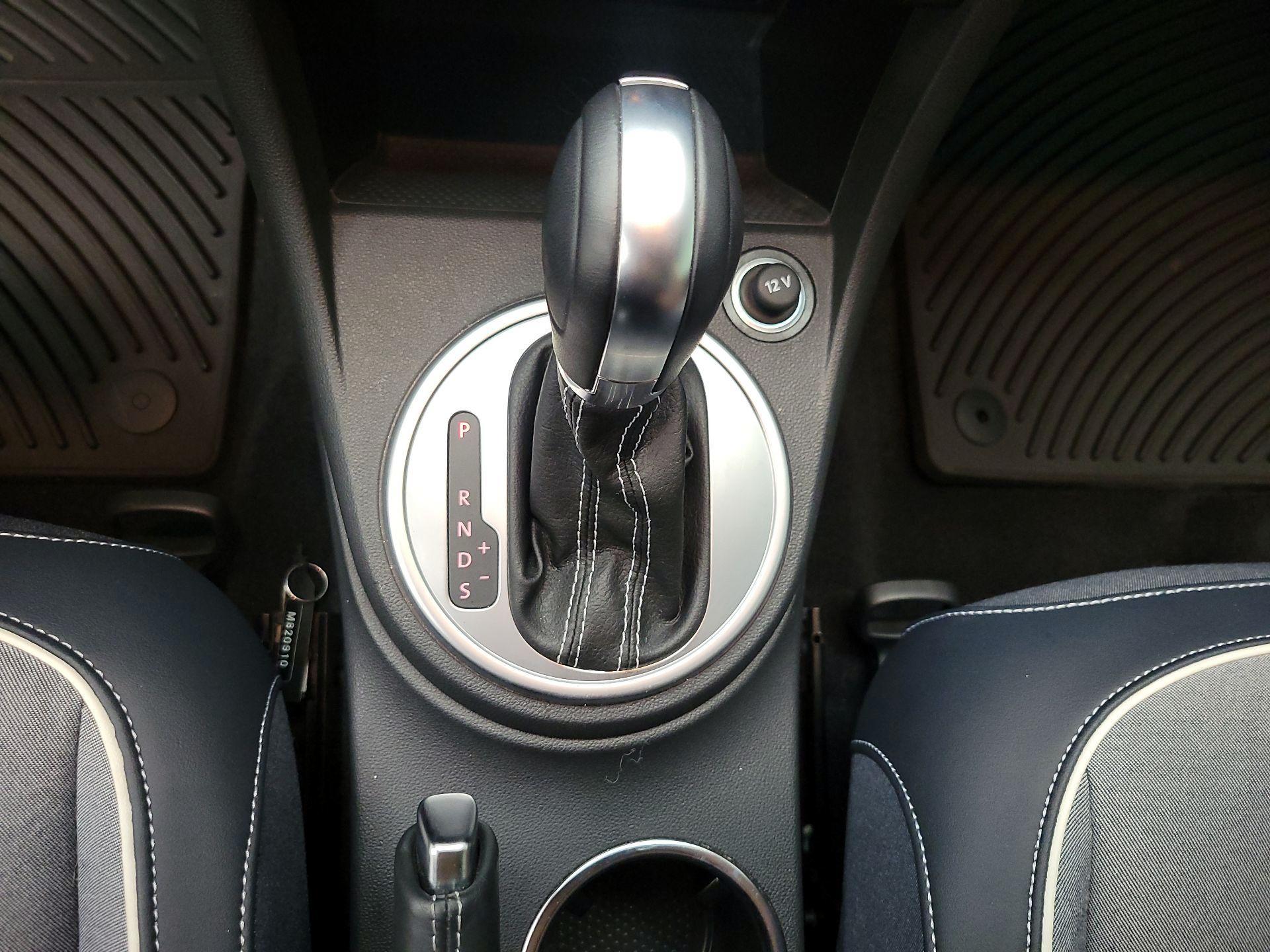 Thumbnail: 2016 Volkswagen Beetle - 17