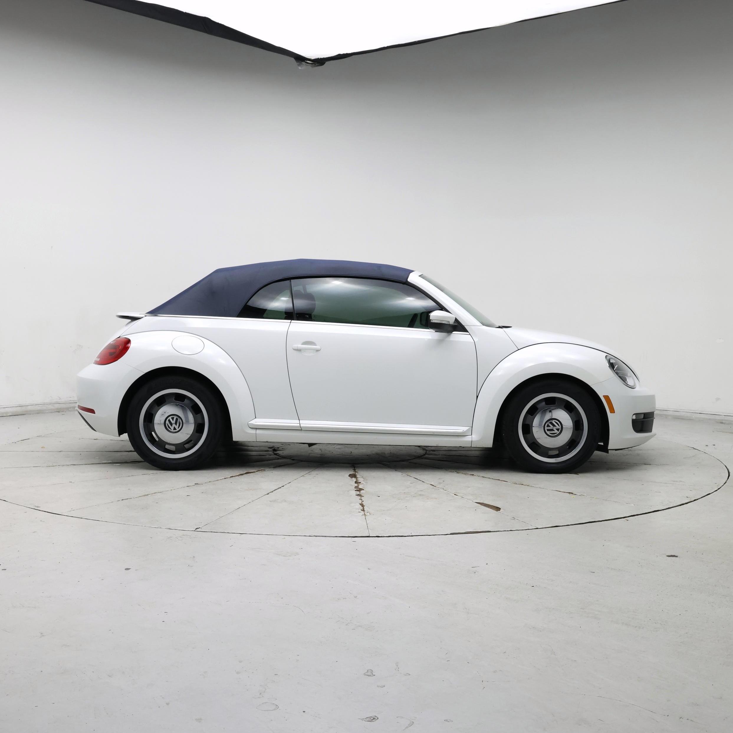 Thumbnail: 2016 Volkswagen Beetle - 7