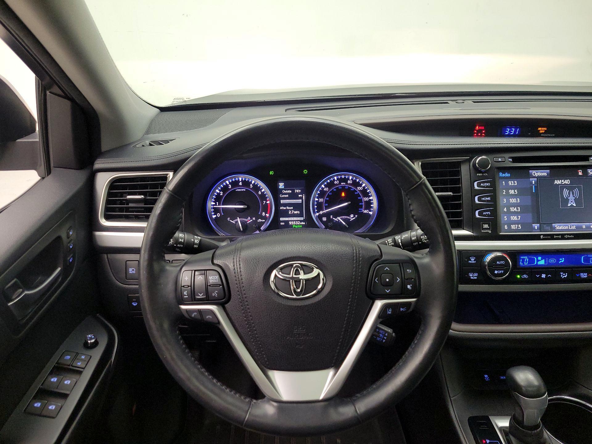 Thumbnail: 2017 Toyota Highlander - 10