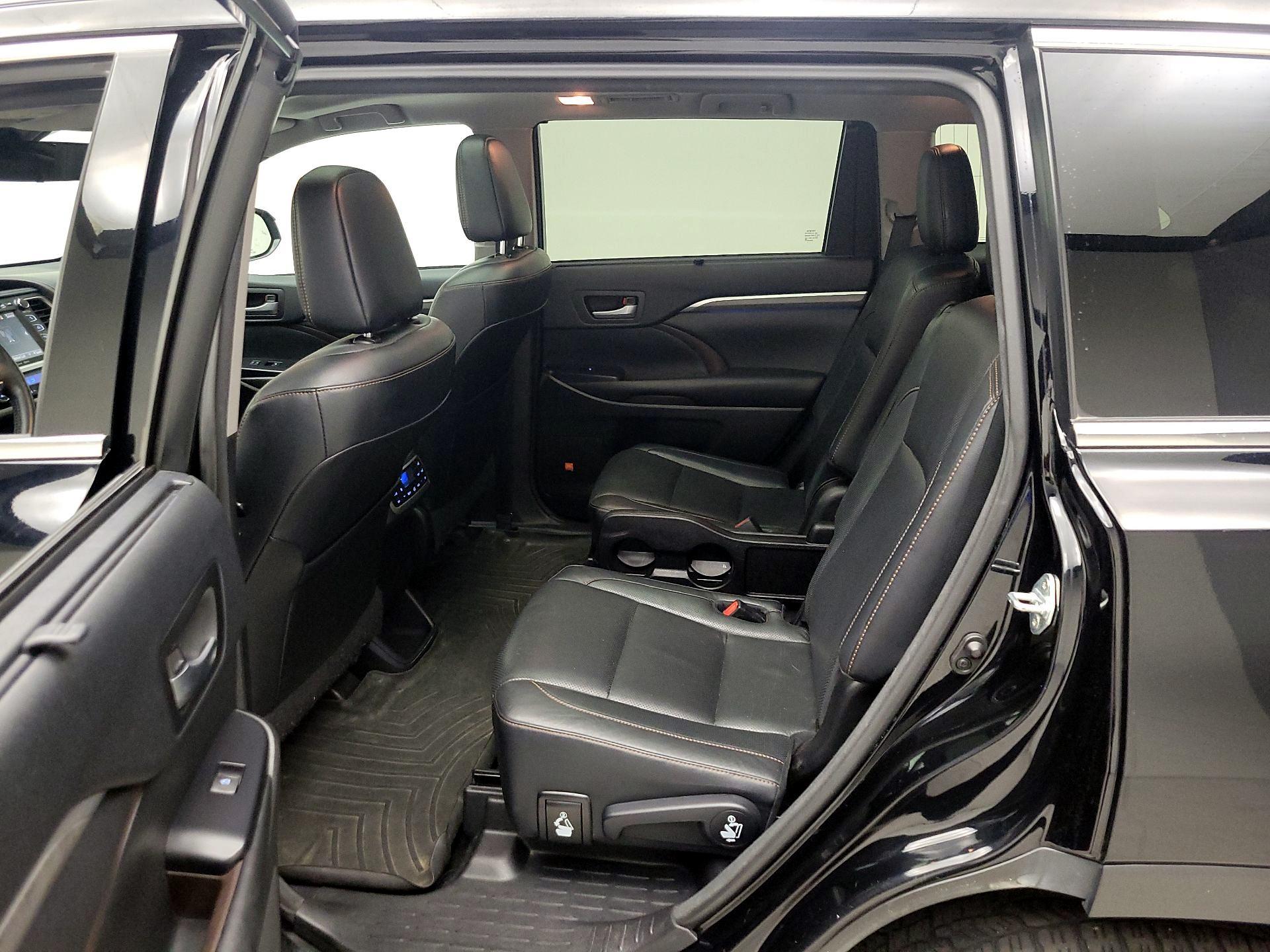 Thumbnail: 2017 Toyota Highlander - 20