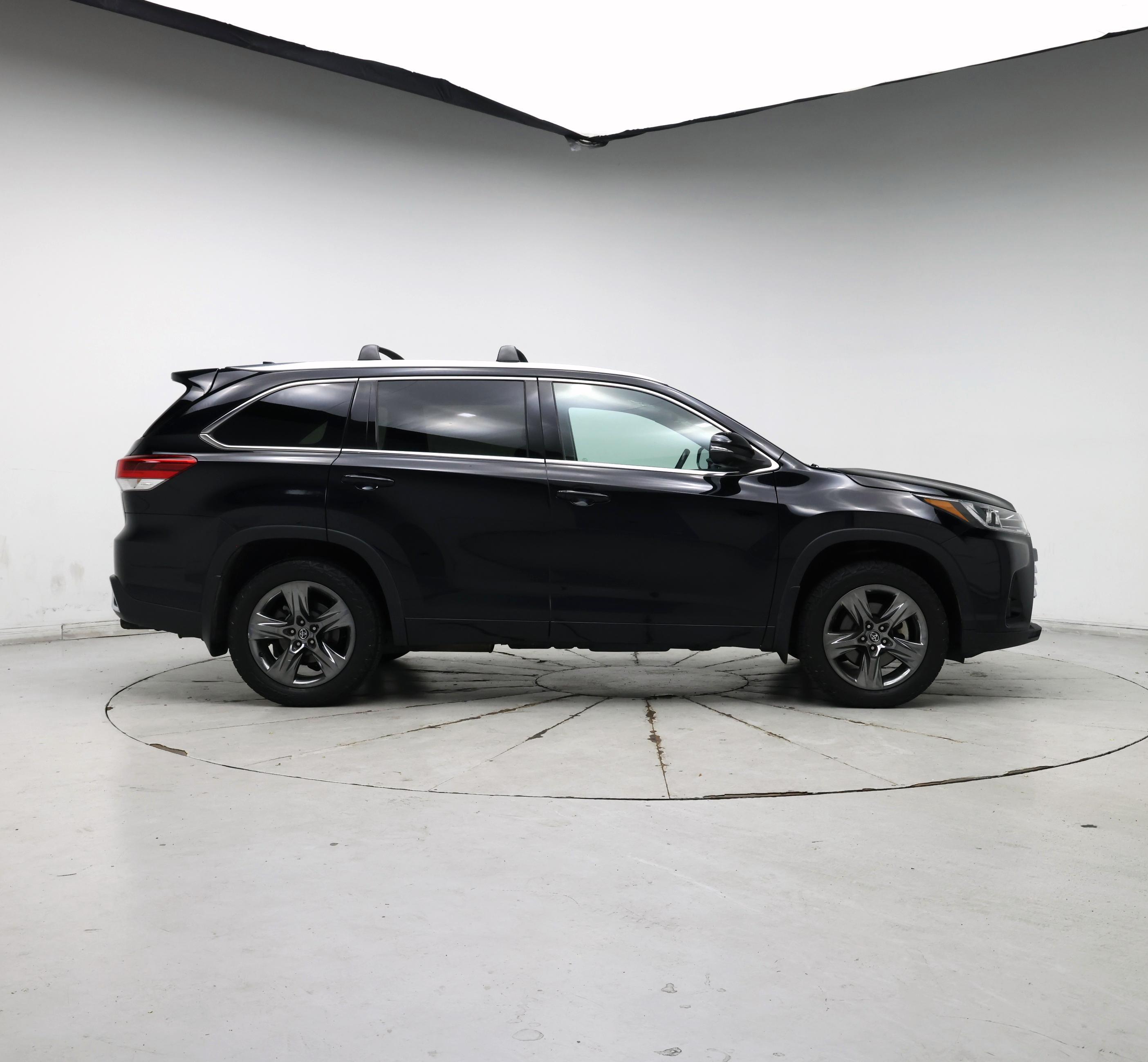 Thumbnail: 2017 Toyota Highlander - 7