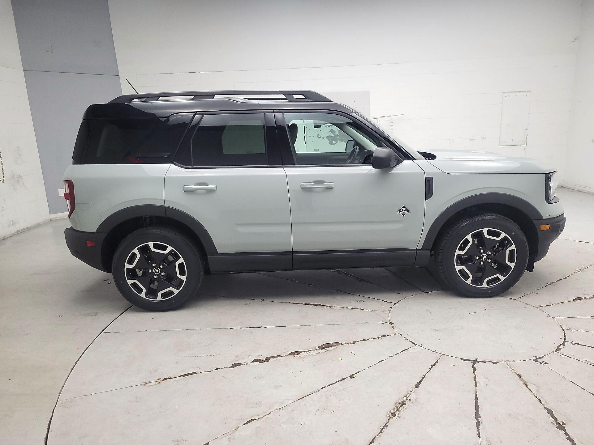 Thumbnail: 2022 Ford Bronco Sport - 4